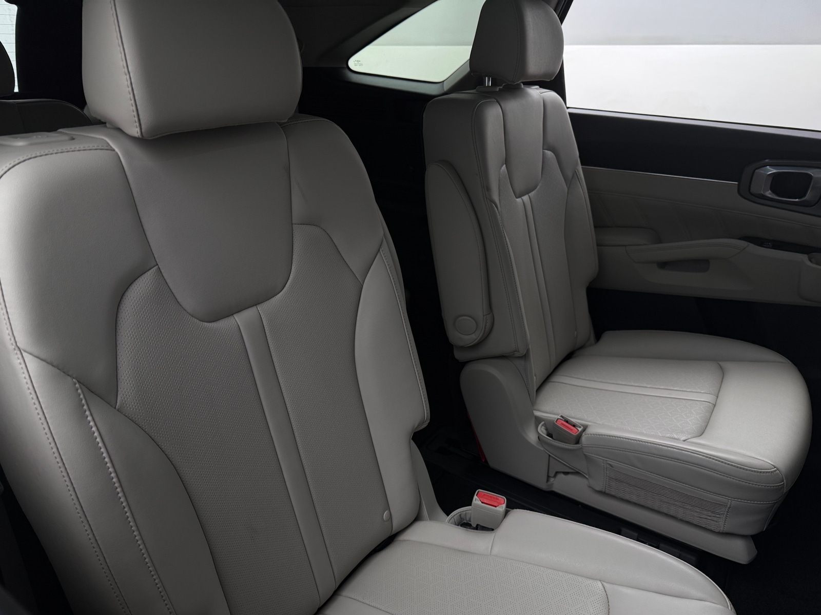 Thumbnail: 2023 Kia Sorento - 5