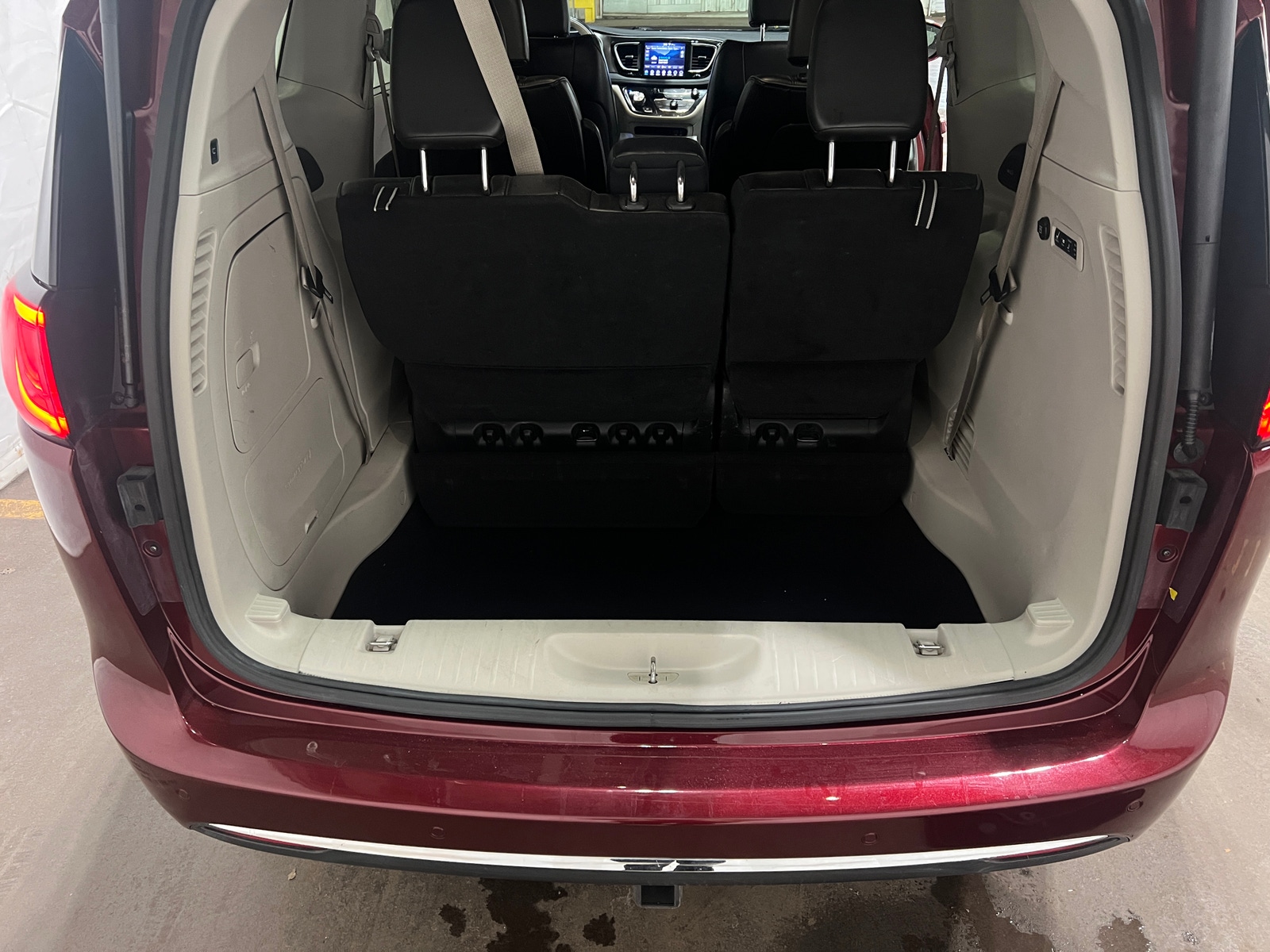 Thumbnail: 2019 Chrysler Pacifica - 6