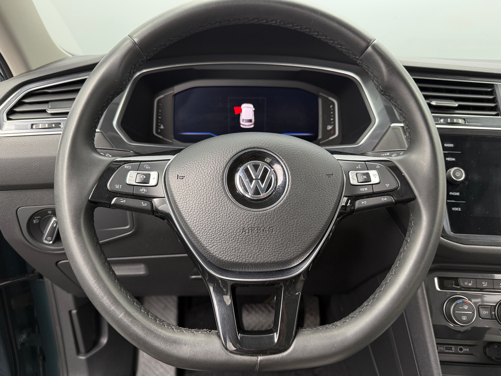 Thumbnail: 2020 Volkswagen Tiguan - 4