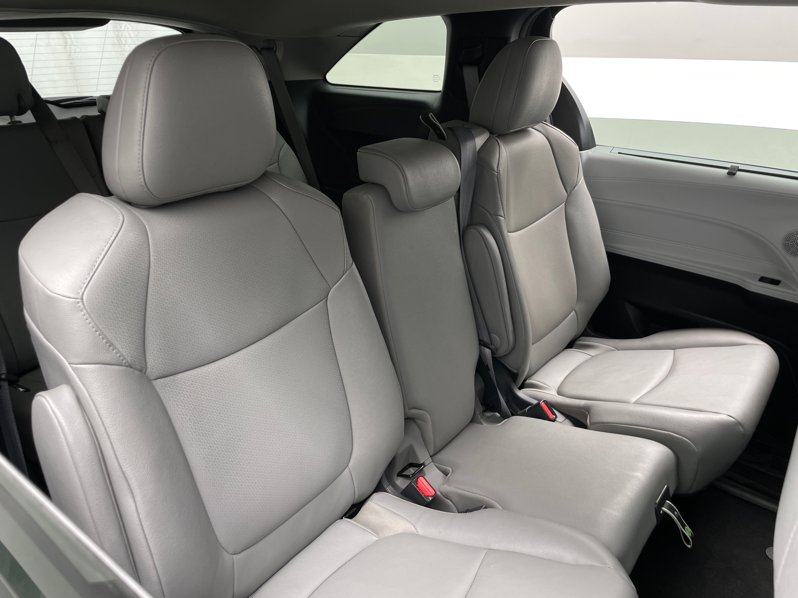 Thumbnail: 2025 Toyota Sienna - 5