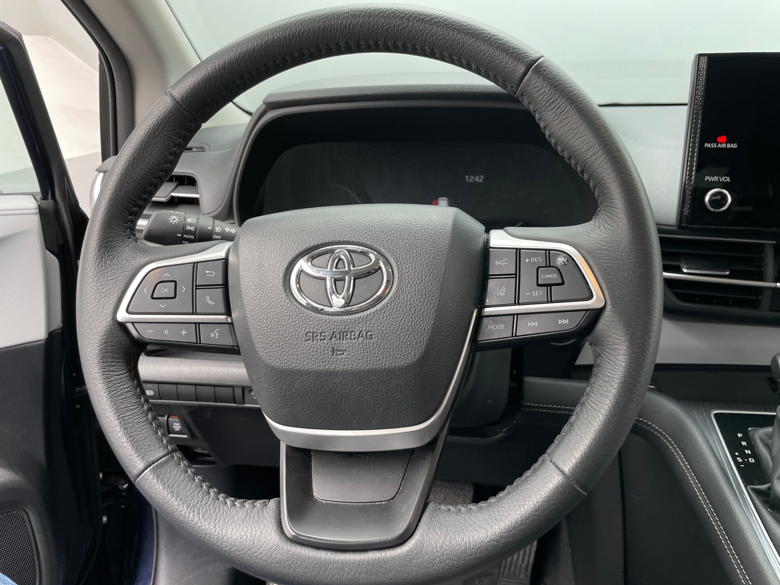 Thumbnail: 2025 Toyota Sienna - 4