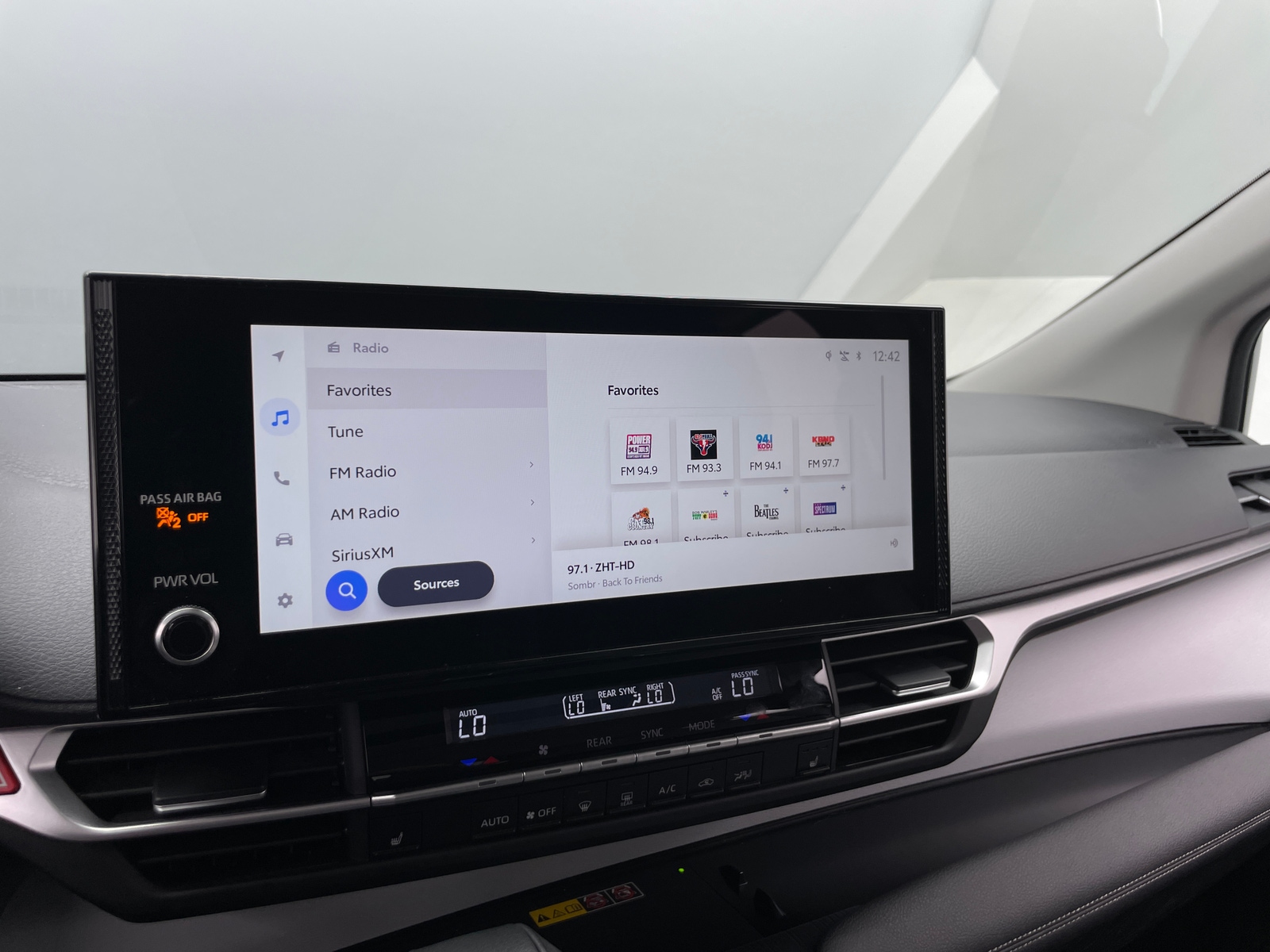 Thumbnail: 2025 Toyota Sienna - 3