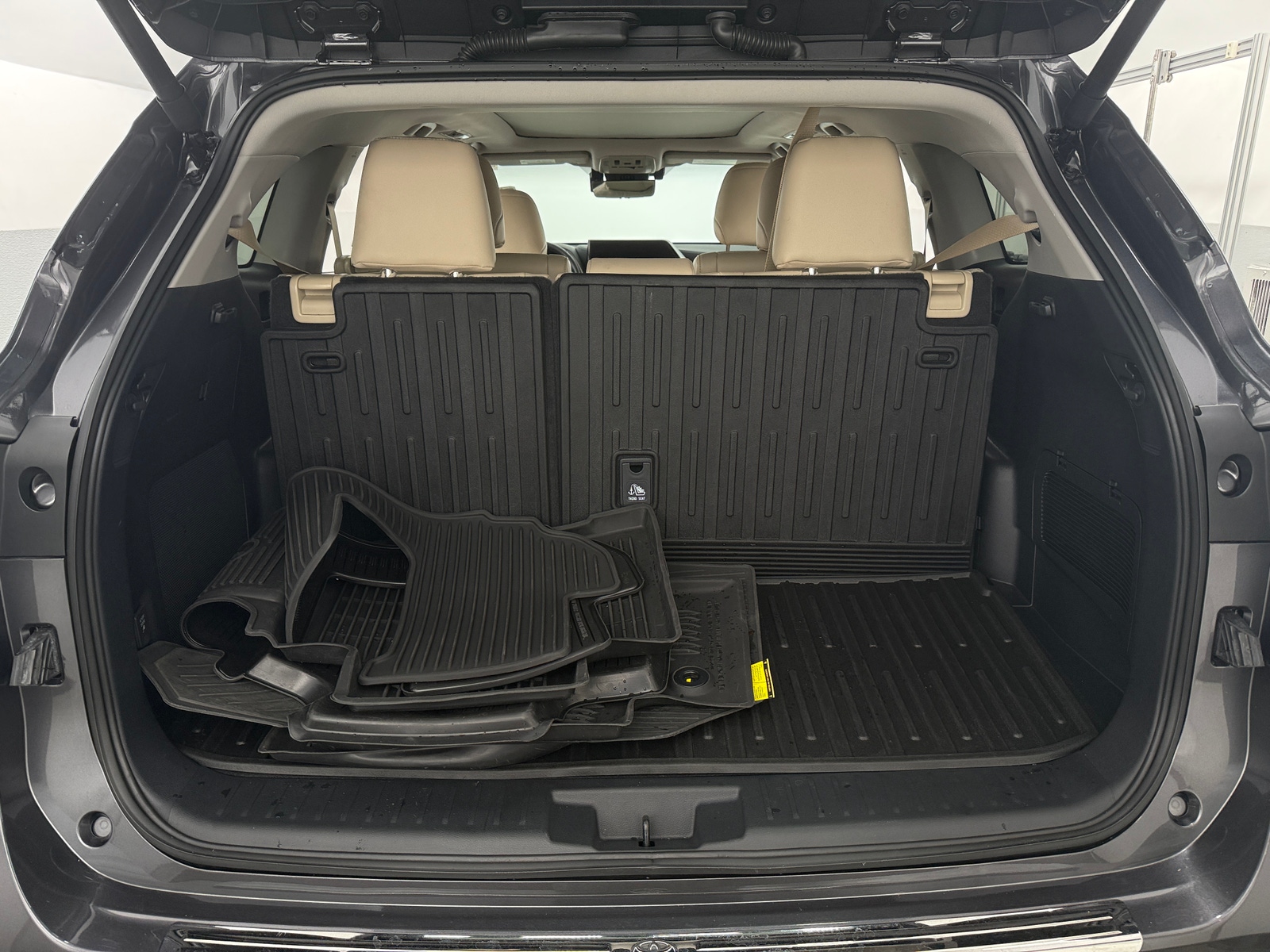 Thumbnail: 2024 Toyota Highlander - 6