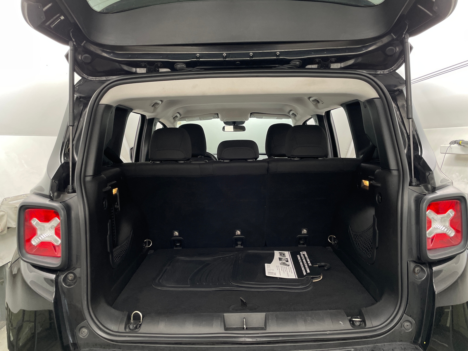 Thumbnail: 2017 Jeep Renegade - 7