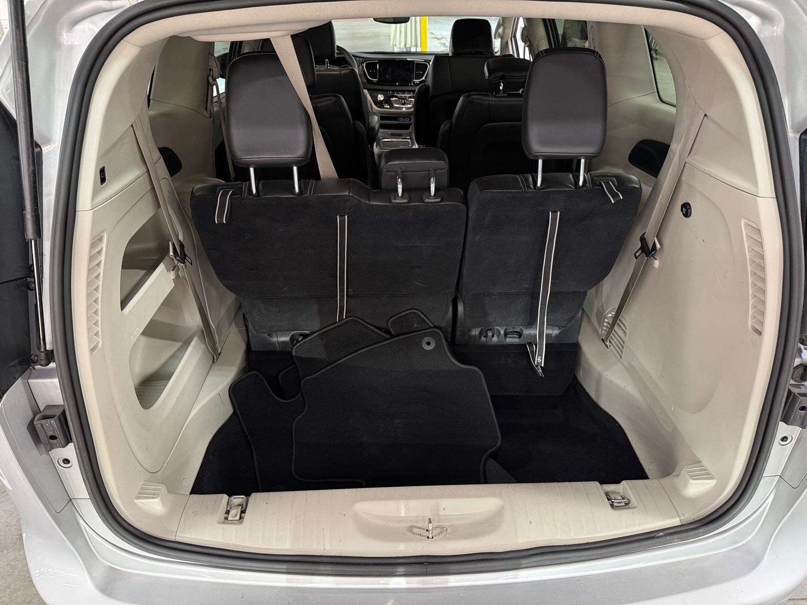 Thumbnail: 2024 Chrysler Pacifica - 6