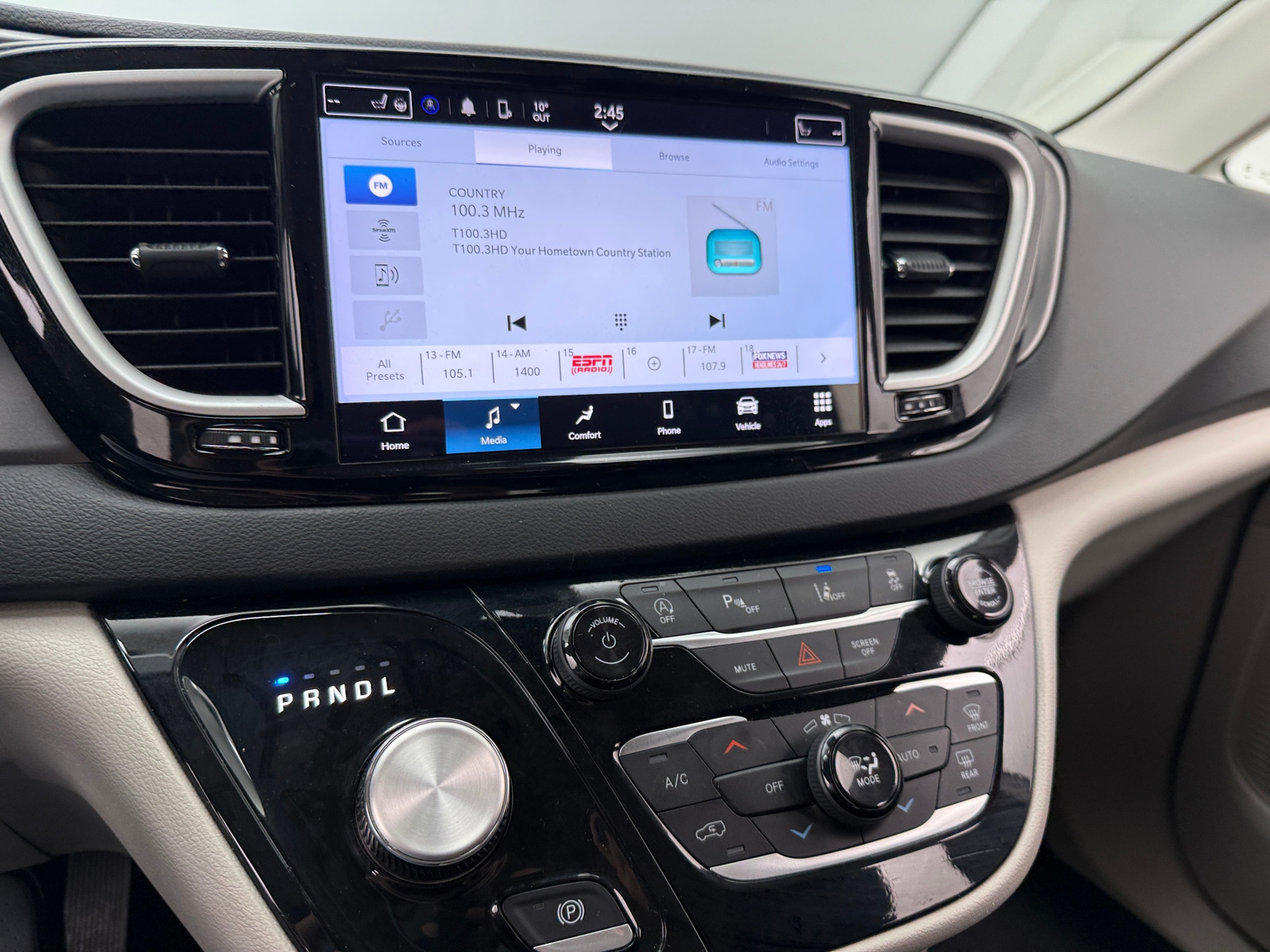 Thumbnail: 2024 Chrysler Pacifica - 3