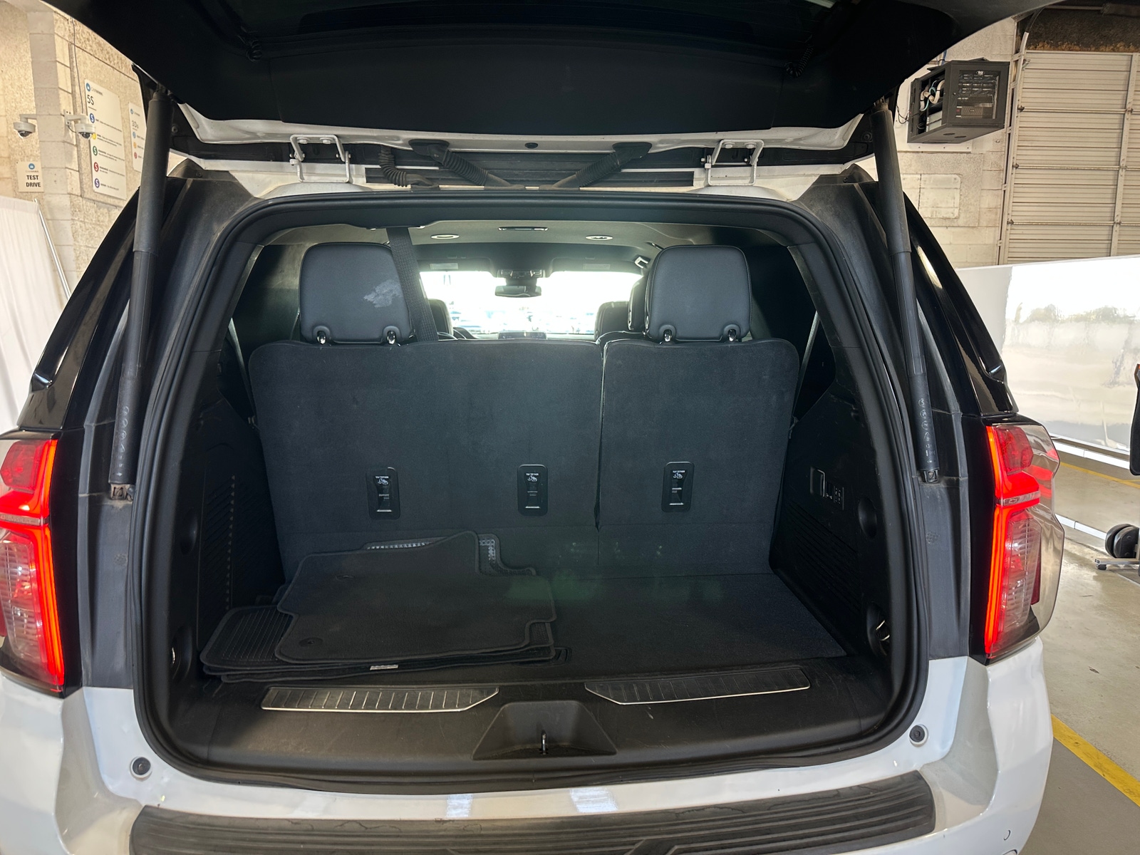 Thumbnail: 2024 Chevrolet Tahoe - 6