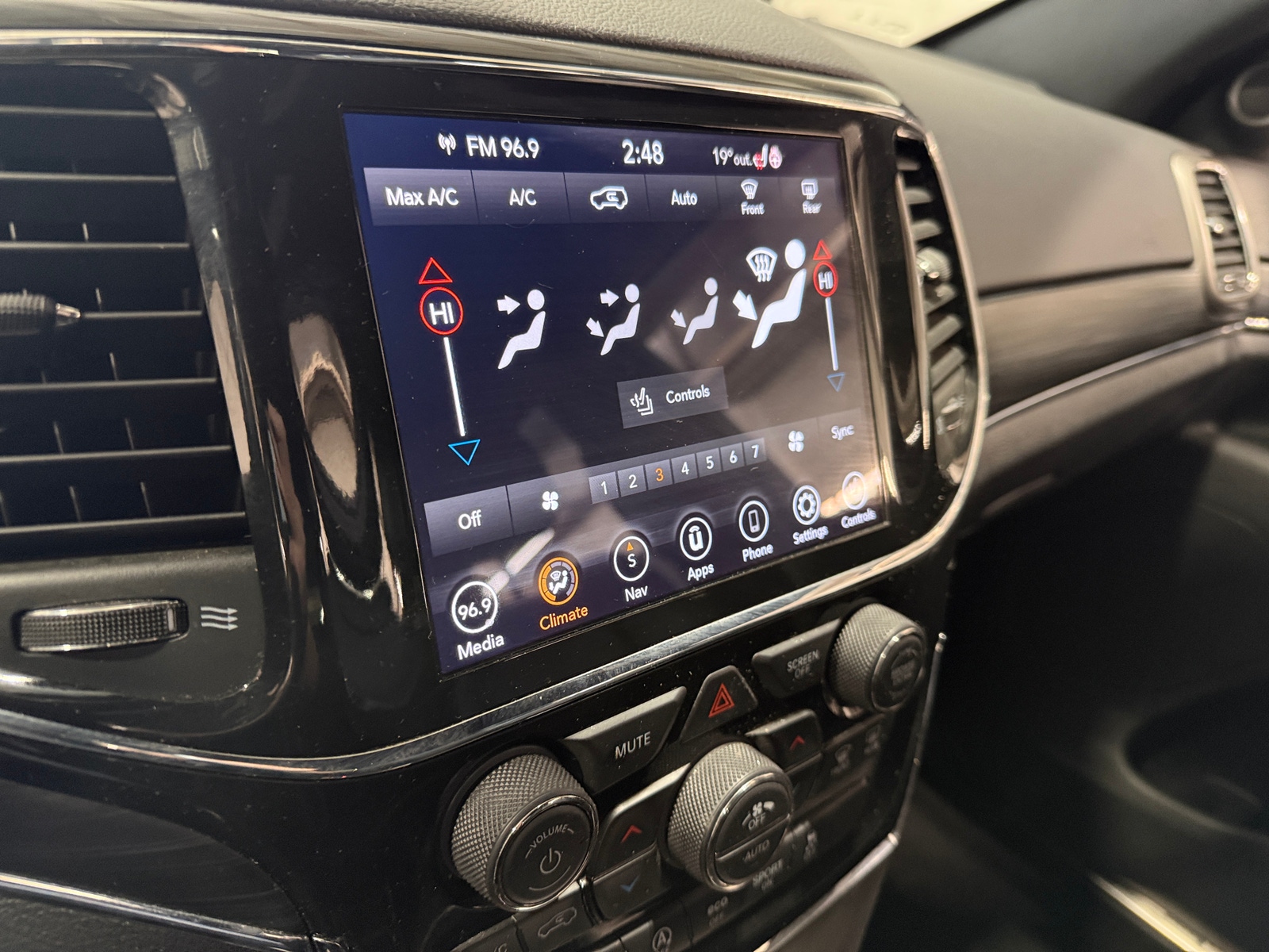 Thumbnail: 2021 Jeep Grand Cherokee - 3