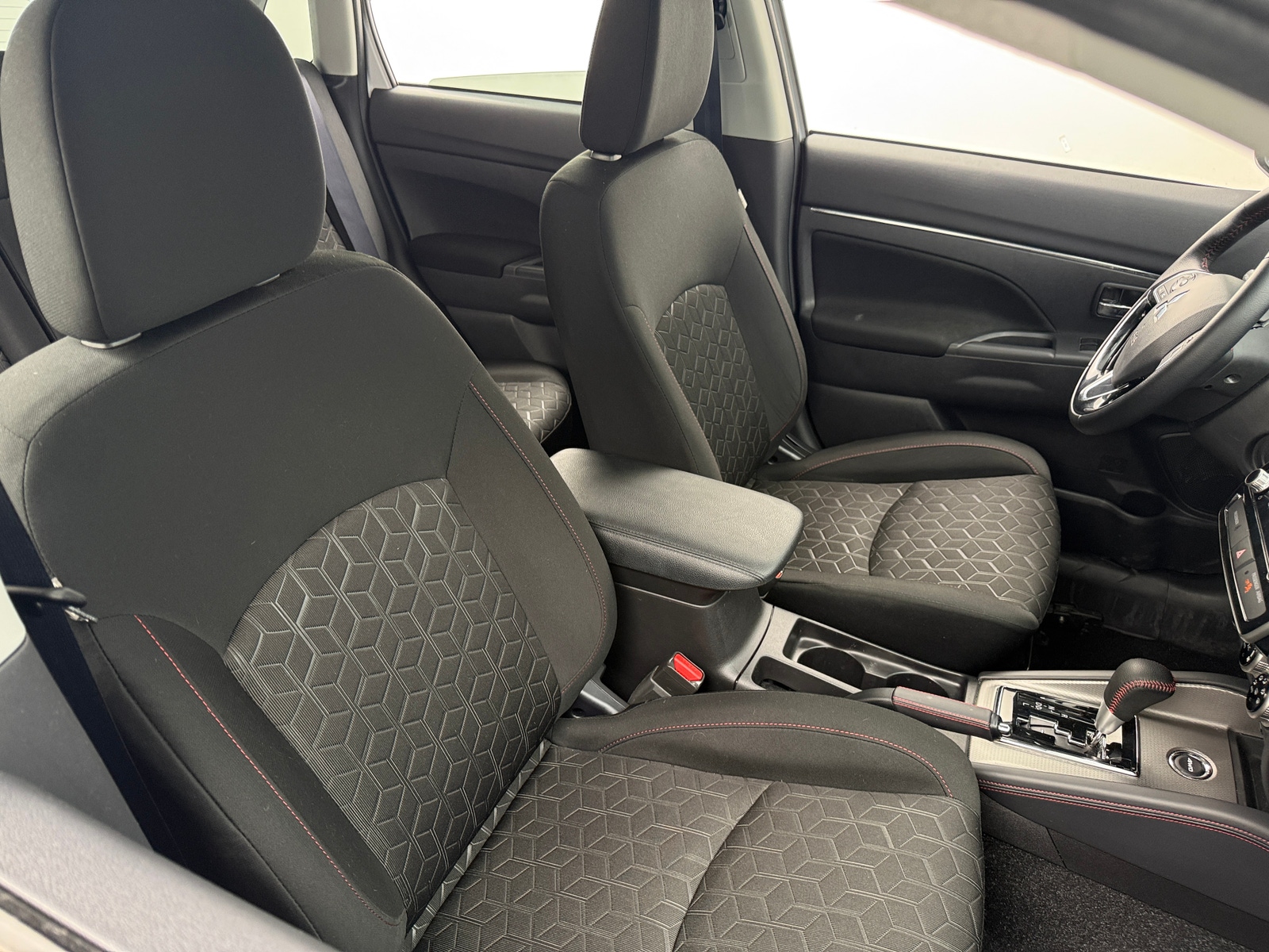 Thumbnail: 2024 Mitsubishi Outlander Sport - 2