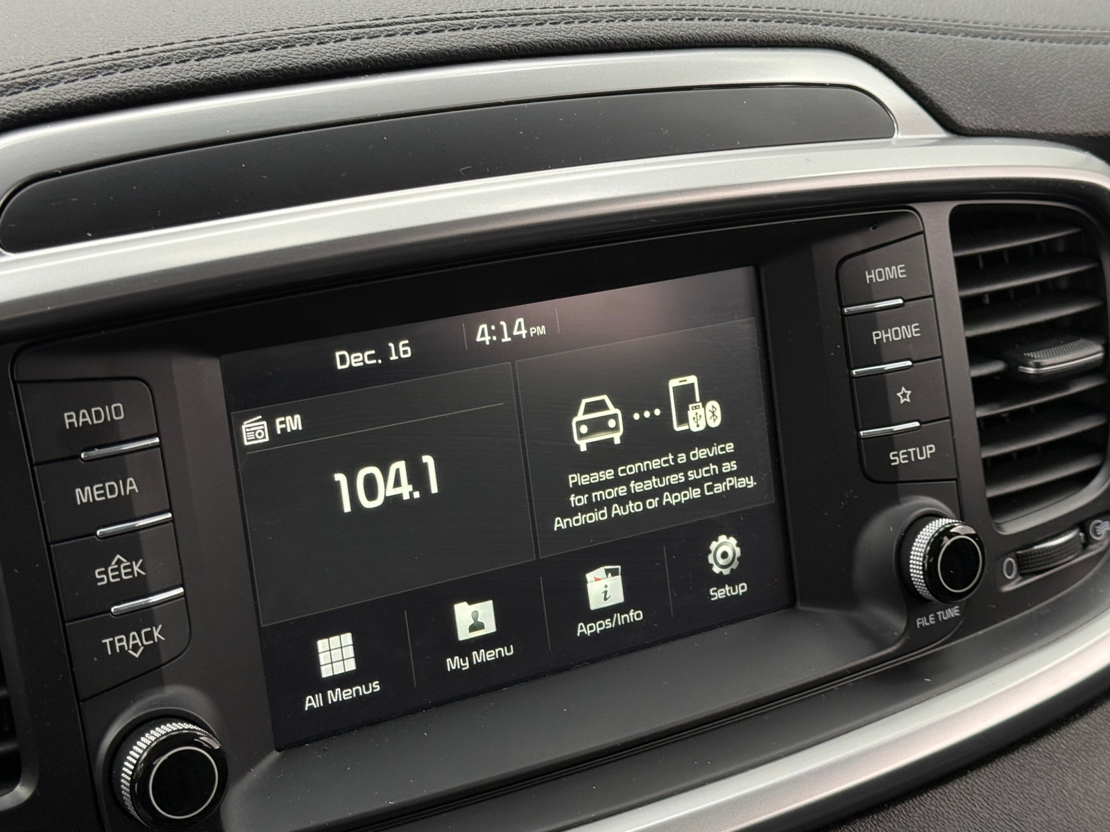 Thumbnail: 2019 Kia Sorento - 4