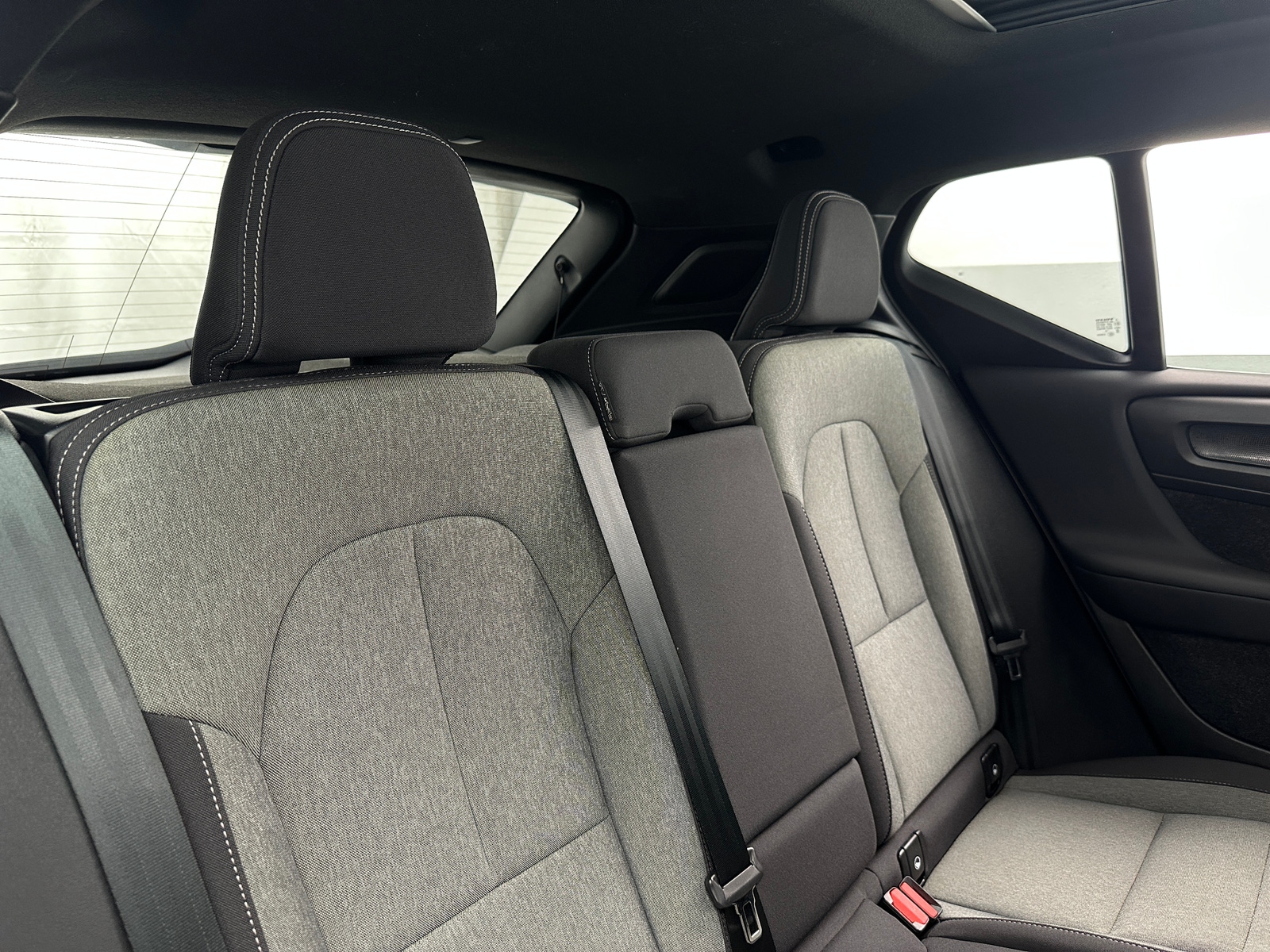 Thumbnail: 2025 Volvo XC40 - 6