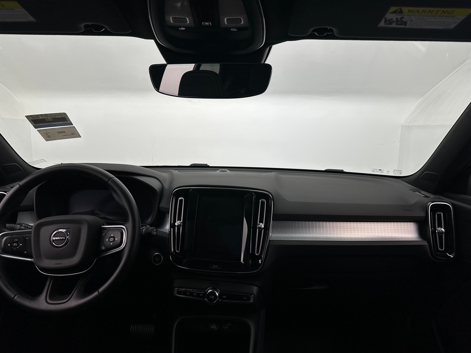 Thumbnail: 2025 Volvo XC40 - 3