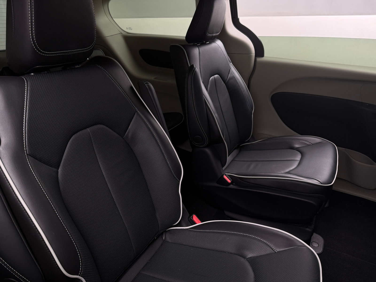 Thumbnail: 2022 Chrysler Pacifica - 6