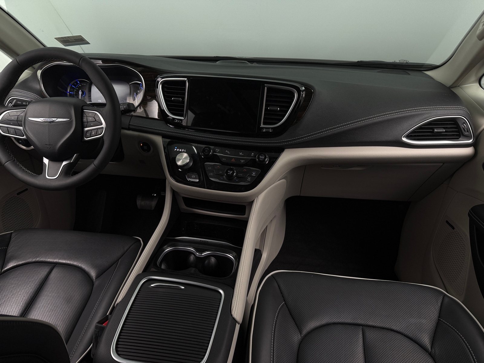 Thumbnail: 2022 Chrysler Pacifica - 3