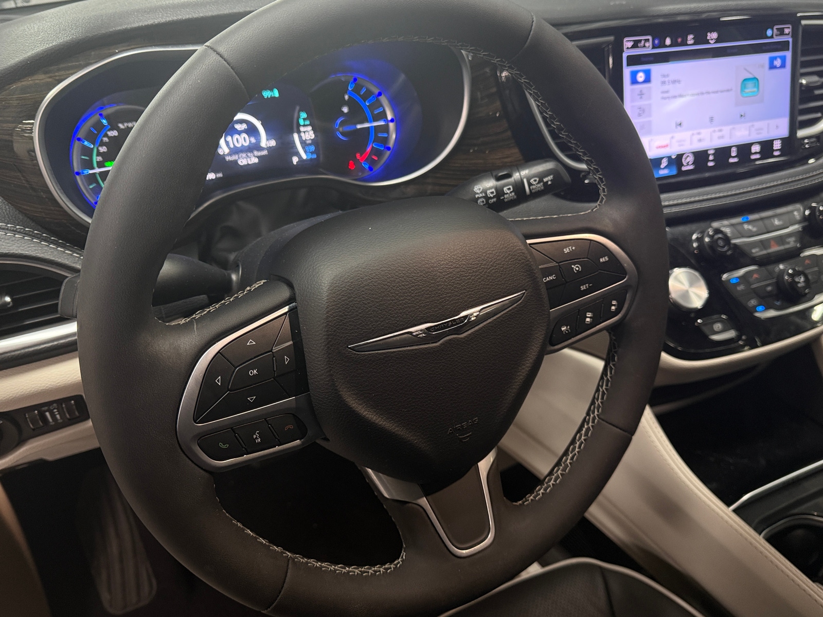 Thumbnail: 2022 Chrysler Pacifica - 5