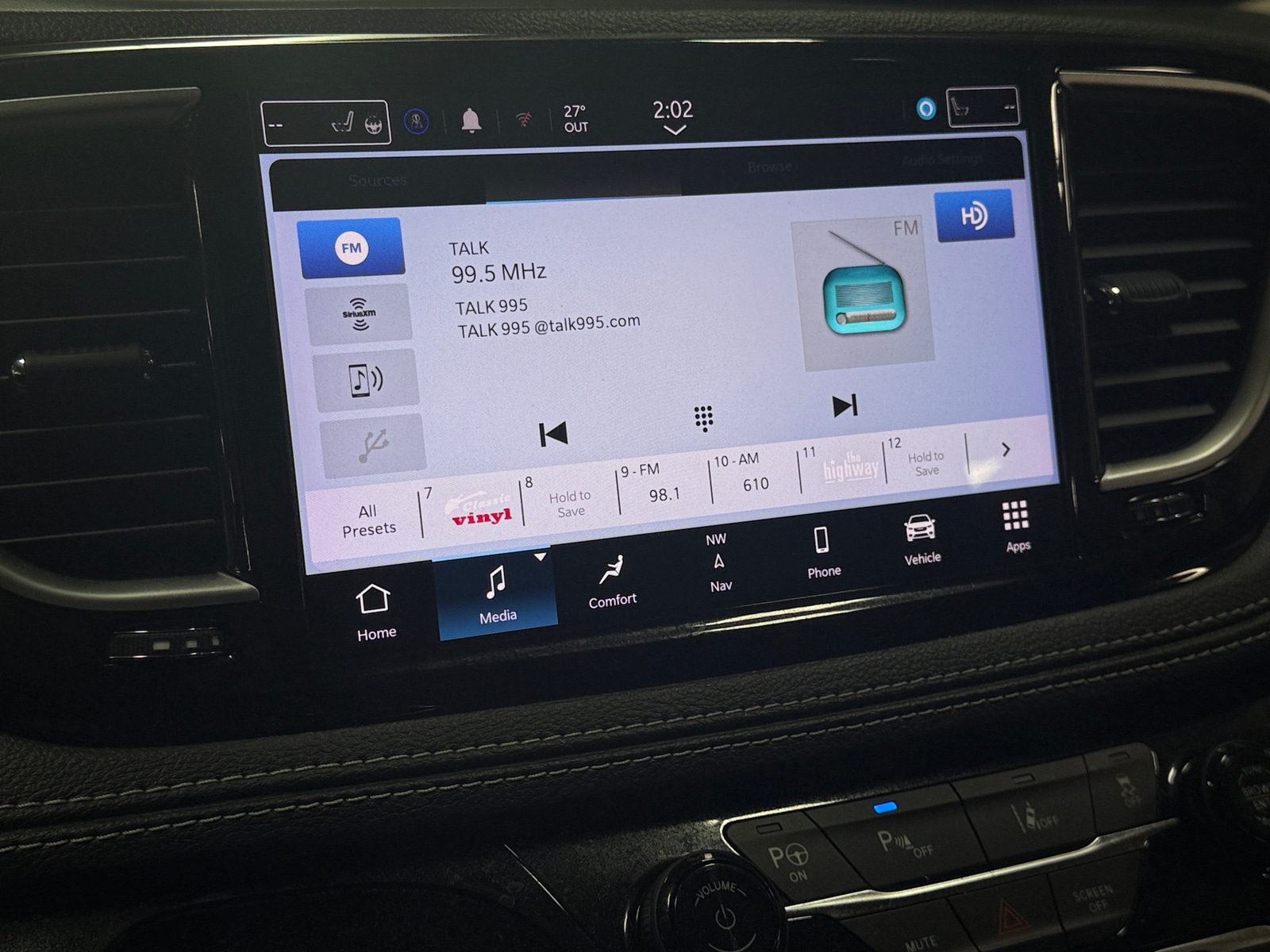 Thumbnail: 2022 Chrysler Pacifica - 4