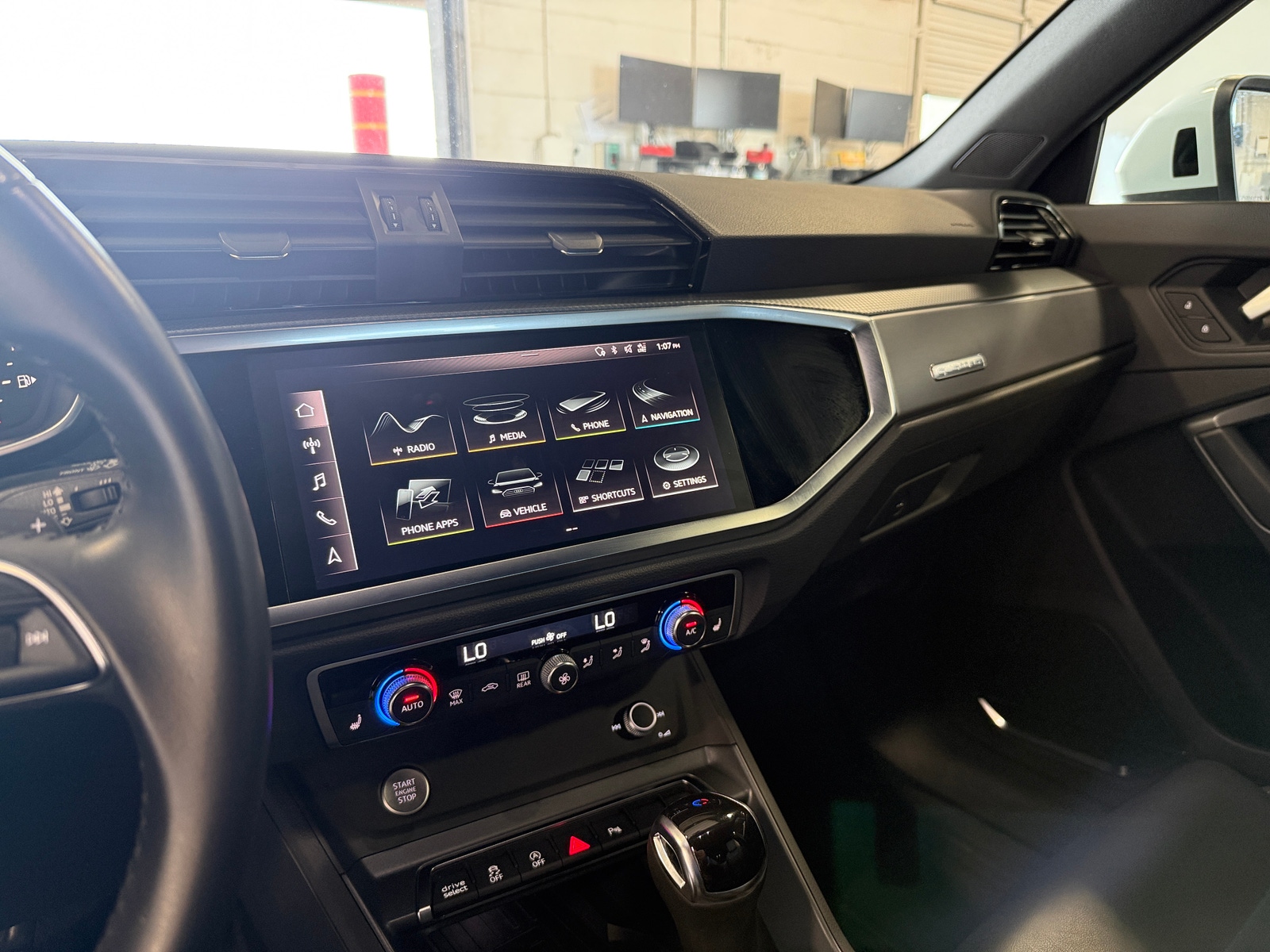 Thumbnail: 2020 Audi Q3 - 3