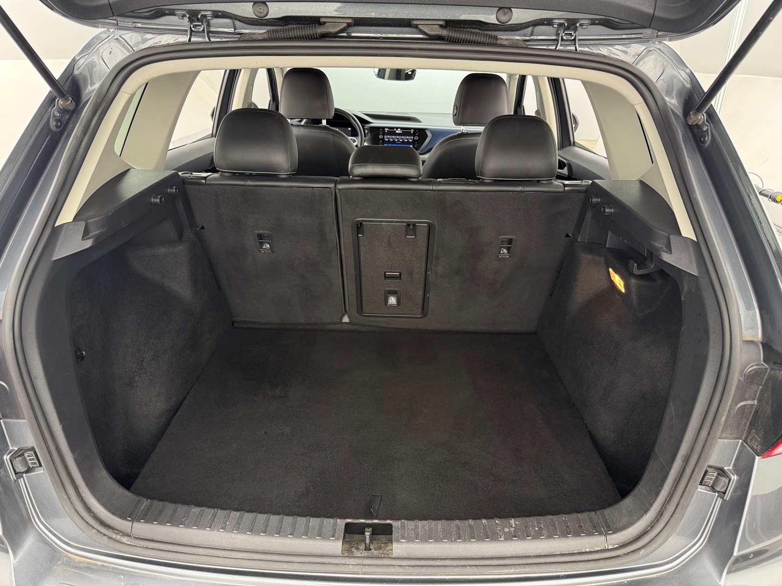 Thumbnail: 2023 Volkswagen Taos - 7