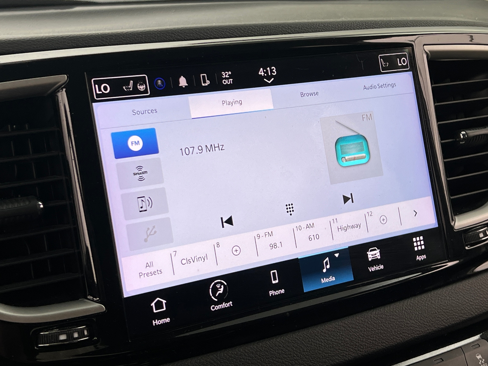 Thumbnail: 2024 Chrysler Pacifica - 3