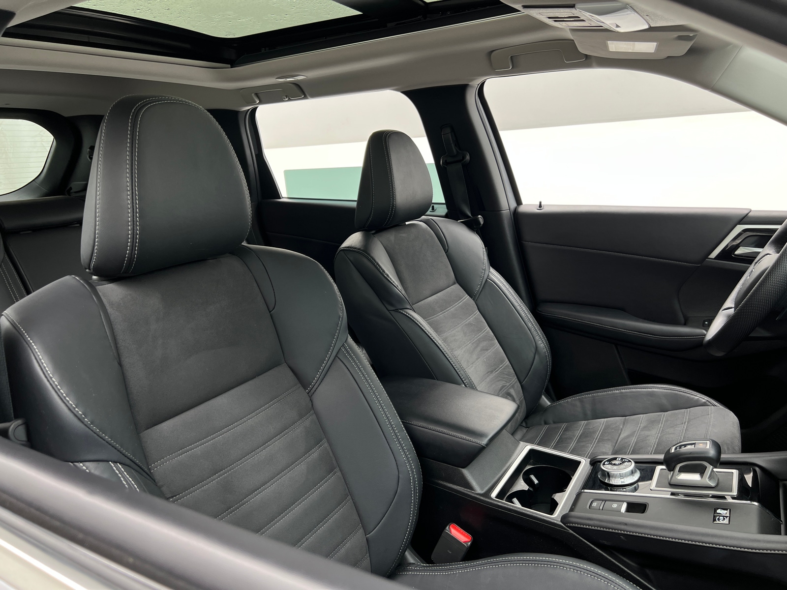 Thumbnail: 2023 Mitsubishi Outlander - 2