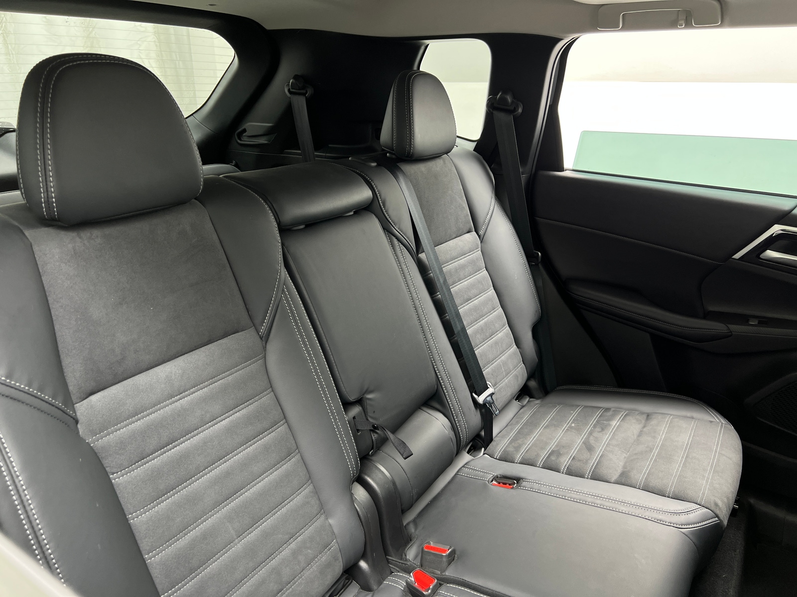 Thumbnail: 2023 Mitsubishi Outlander - 6