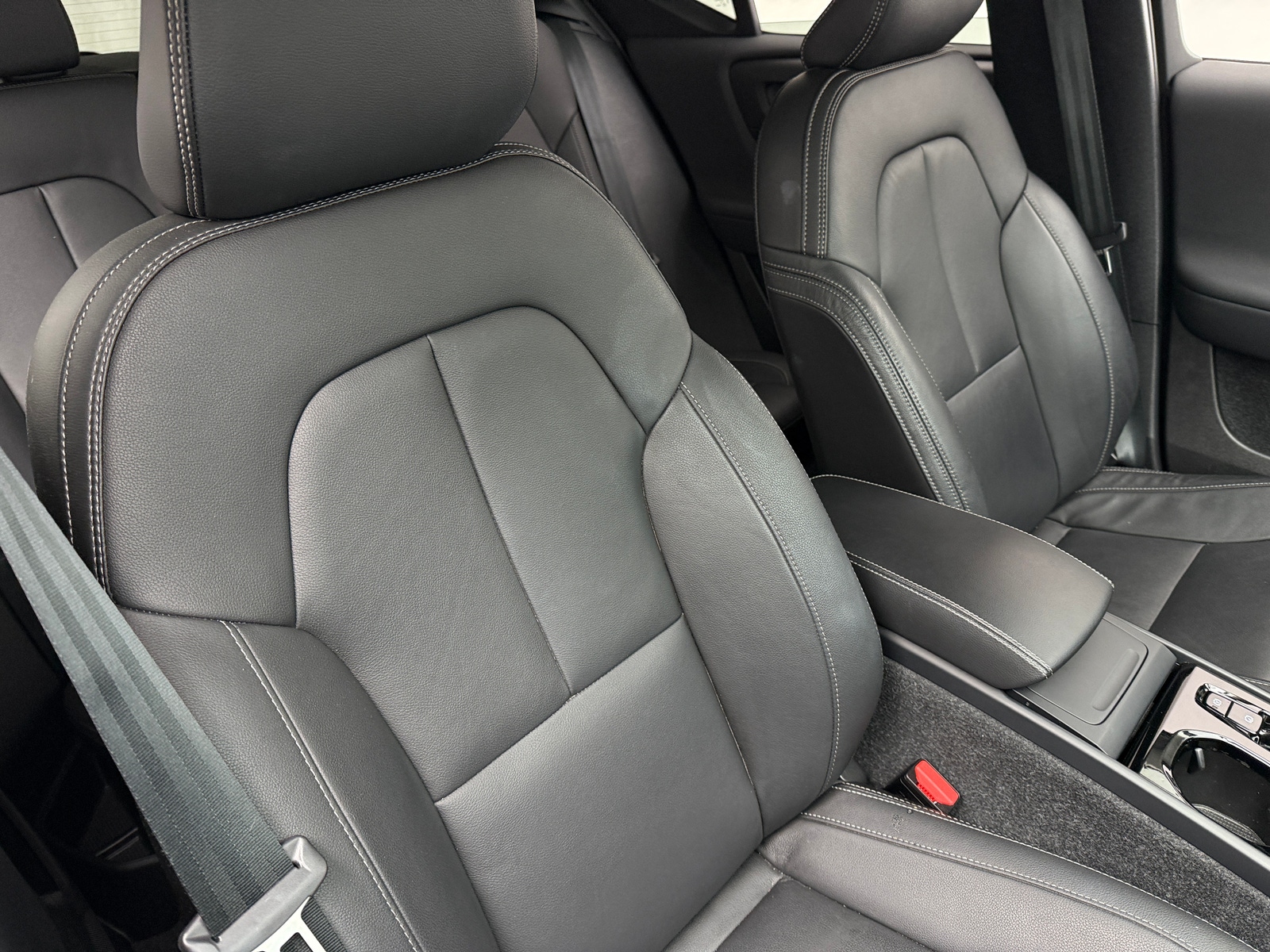 Thumbnail: 2024 Volvo XC40 - 2