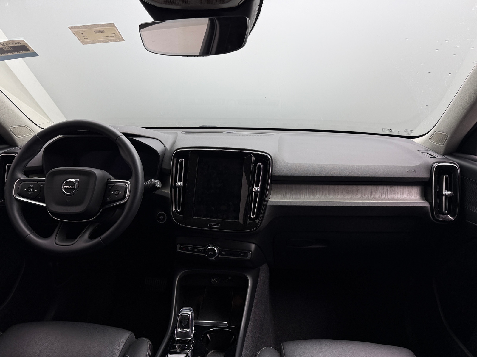 Thumbnail: 2024 Volvo XC40 - 3