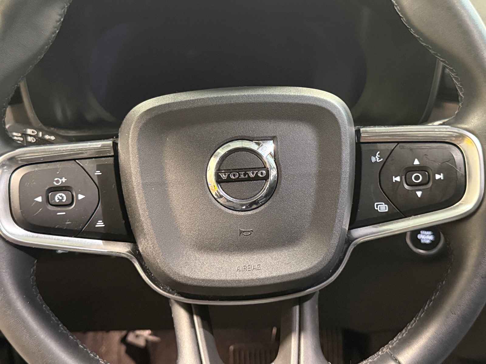 Thumbnail: 2024 Volvo XC40 - 5