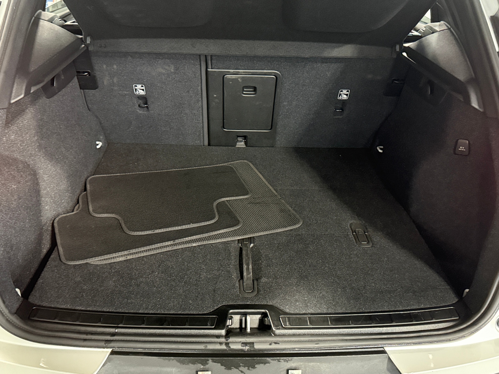 Thumbnail: 2024 Volvo XC40 - 7