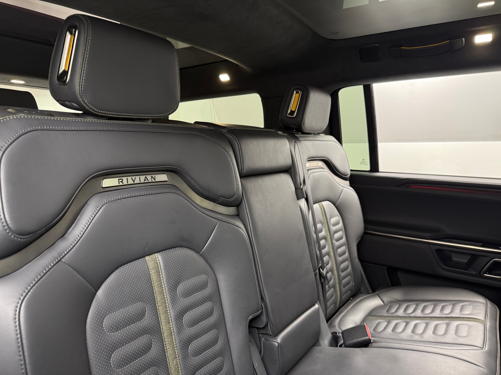 Thumbnail: 2023 Rivian R1S - 5