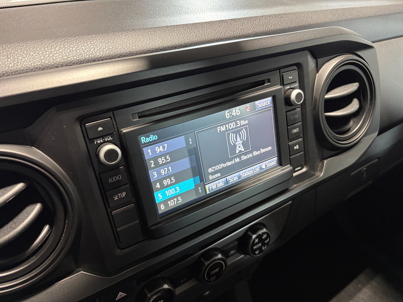 Thumbnail: 2018 Toyota Tacoma - 4