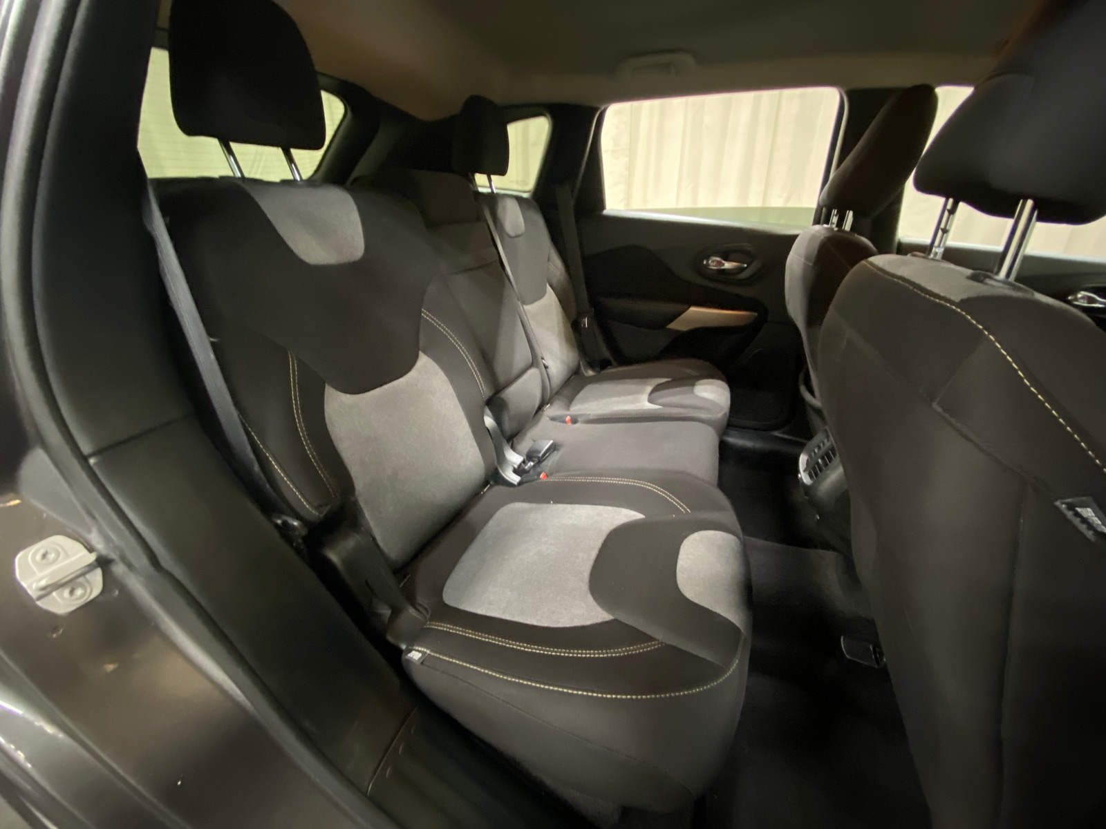 Thumbnail: 2018 Jeep Cherokee - 6