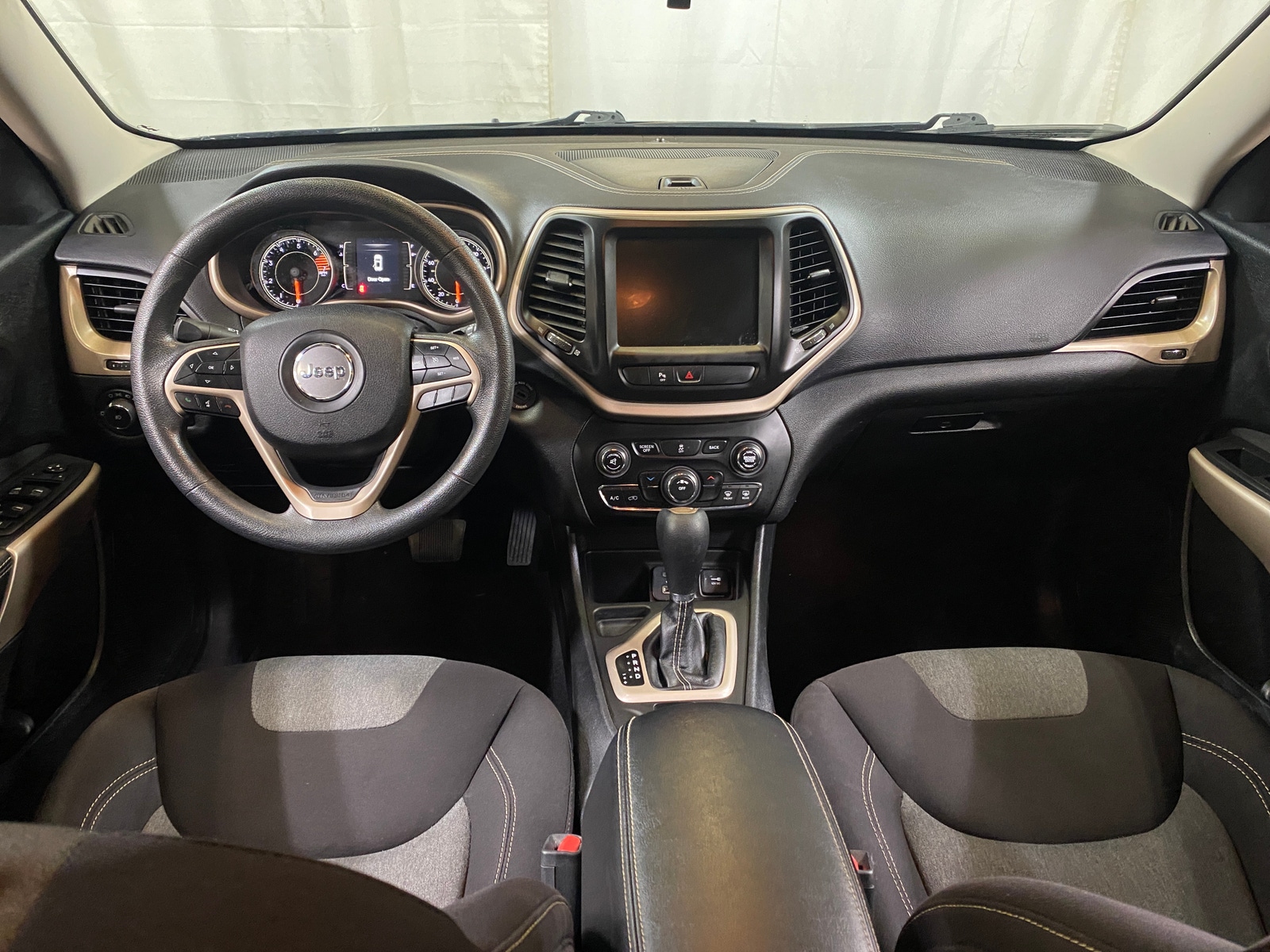 Thumbnail: 2018 Jeep Cherokee - 3