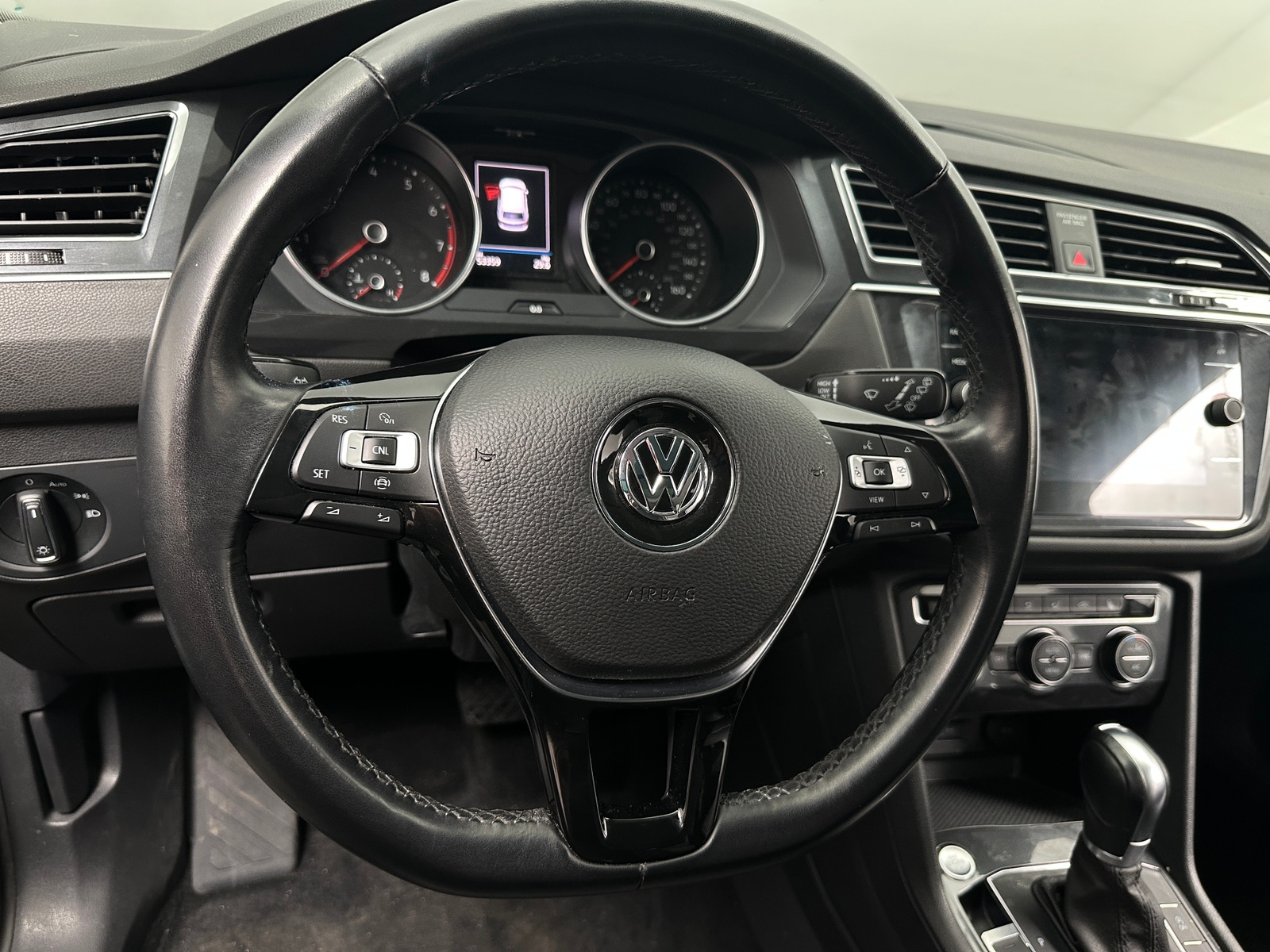 Thumbnail: 2019 Volkswagen Tiguan - 4