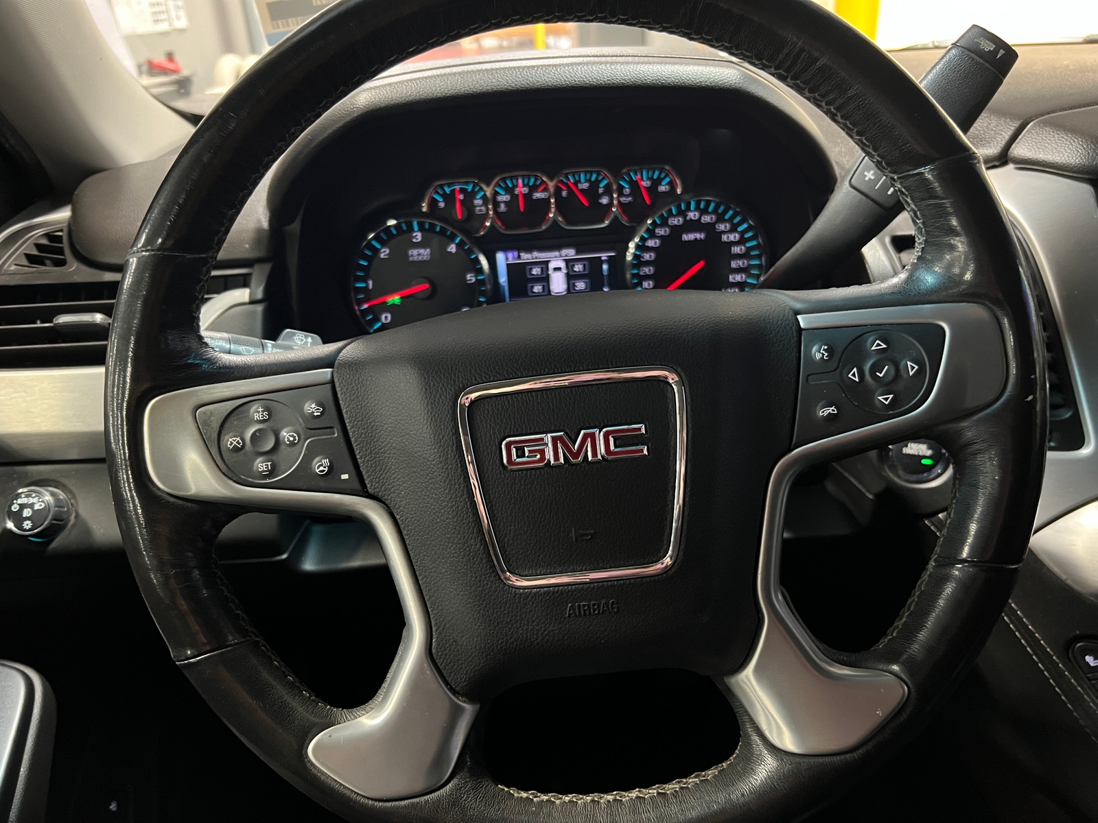 Thumbnail: 2018 GMC Yukon XL - 4