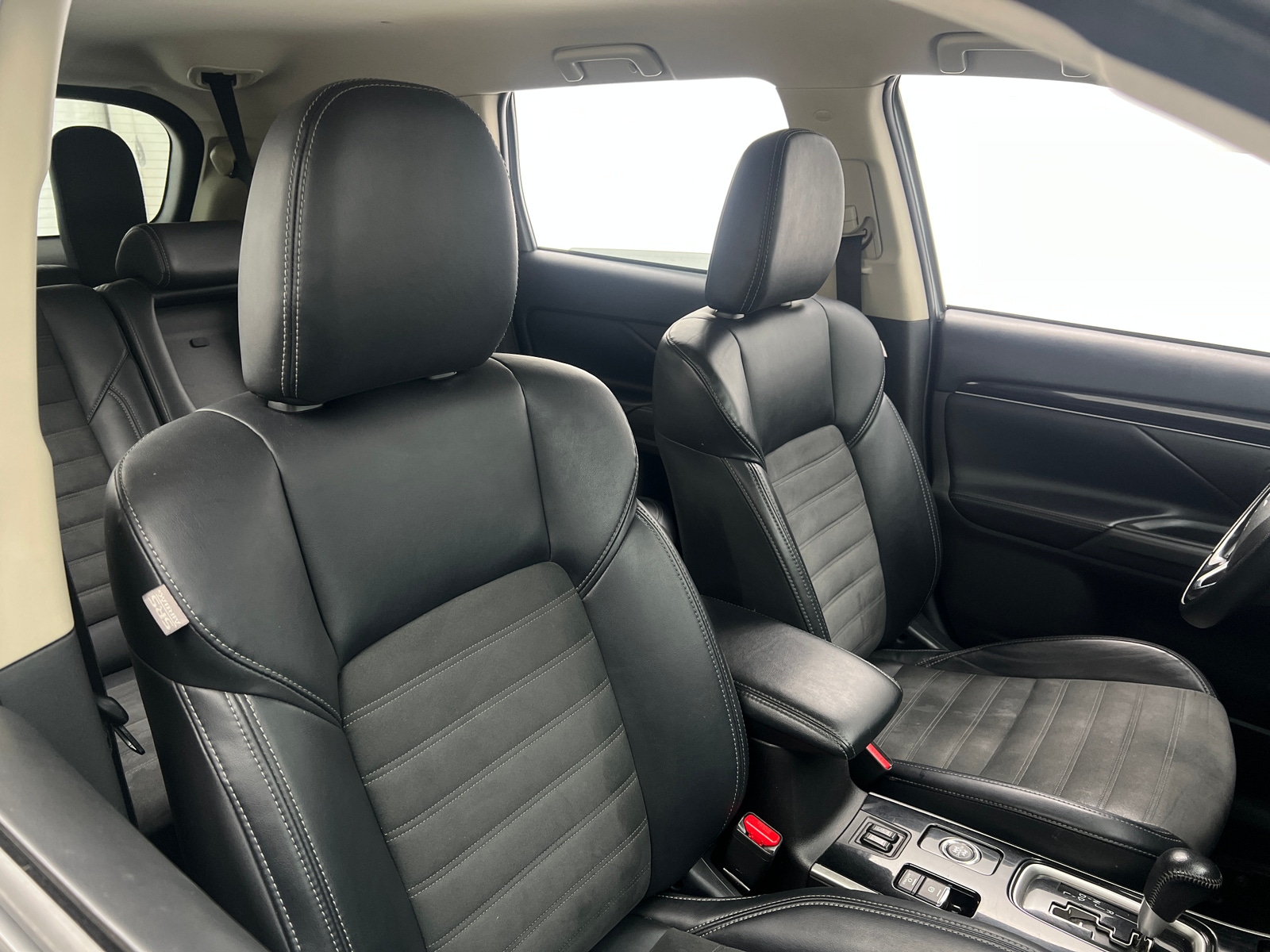 Thumbnail: 2020 Mitsubishi Outlander - 2