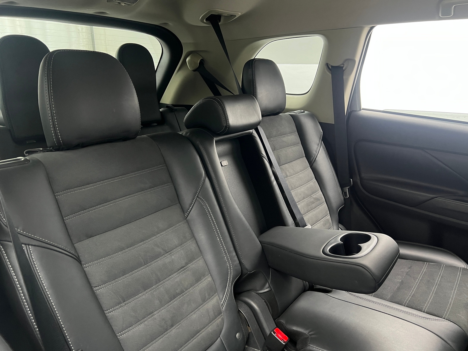 Thumbnail: 2020 Mitsubishi Outlander - 6