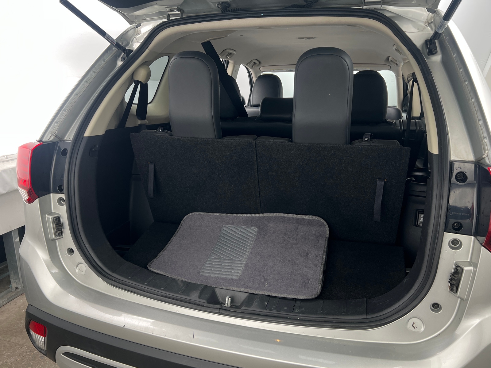 Thumbnail: 2020 Mitsubishi Outlander - 7