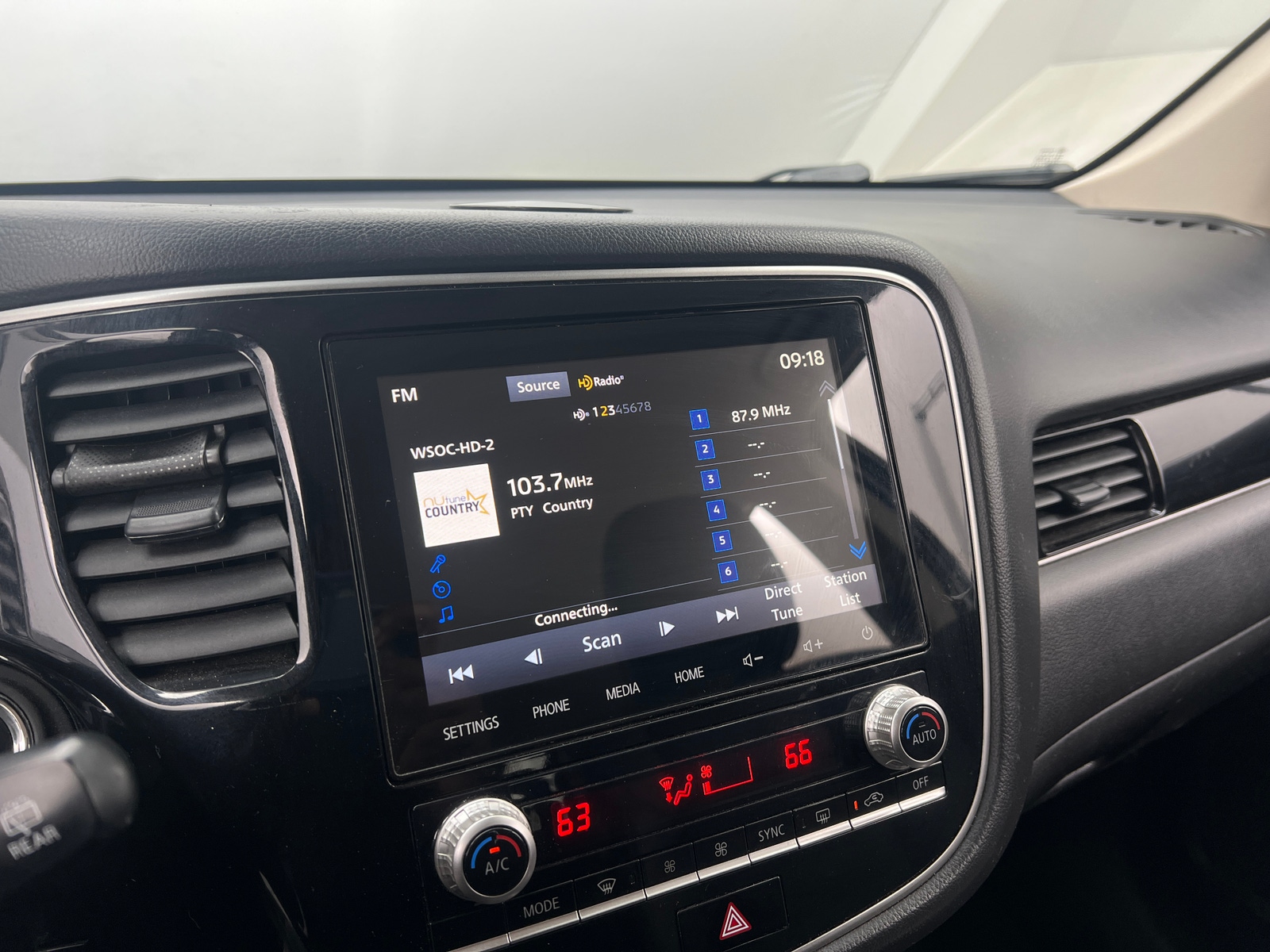 Thumbnail: 2020 Mitsubishi Outlander - 4