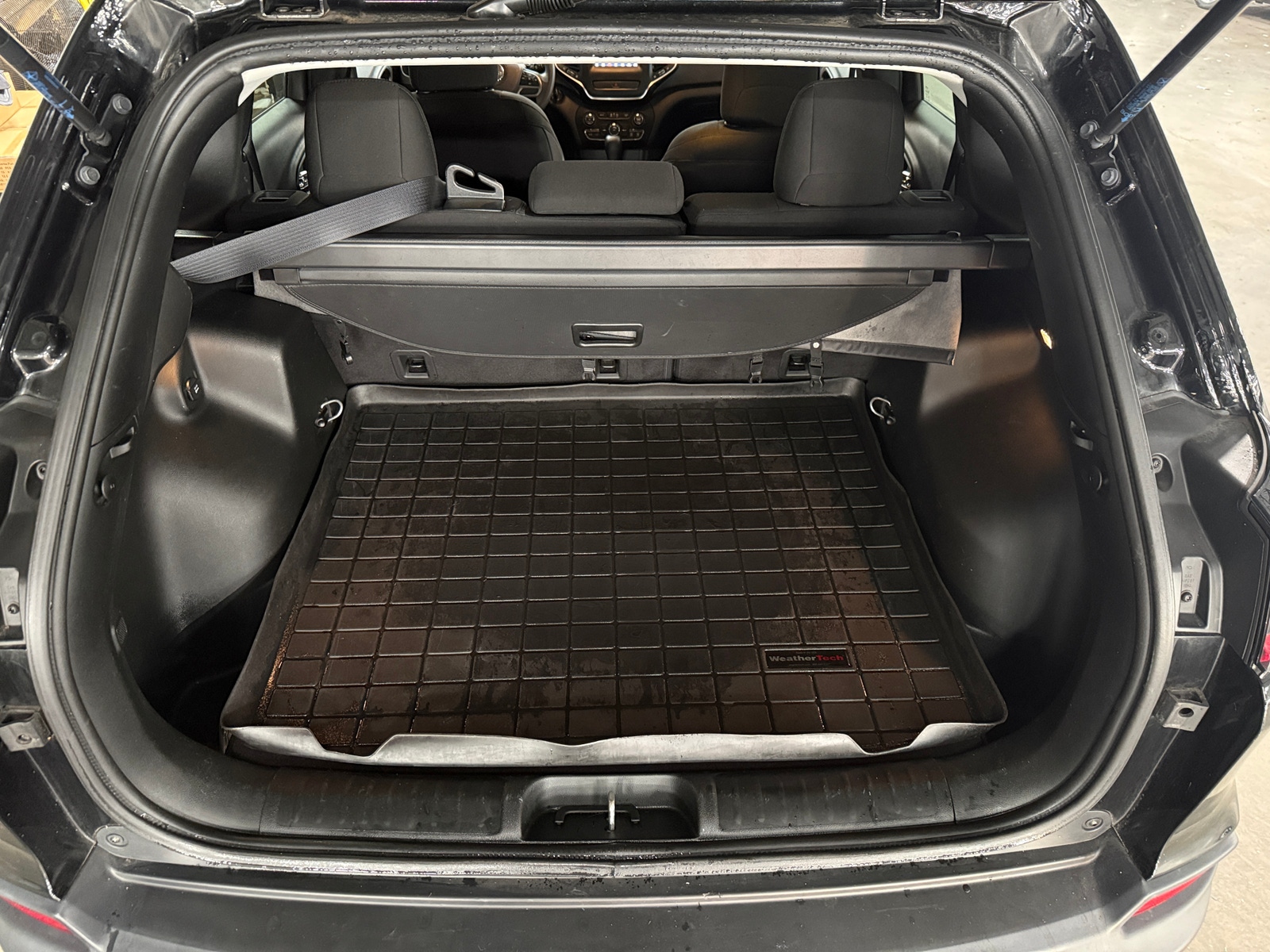 Thumbnail: 2019 Jeep Cherokee - 7