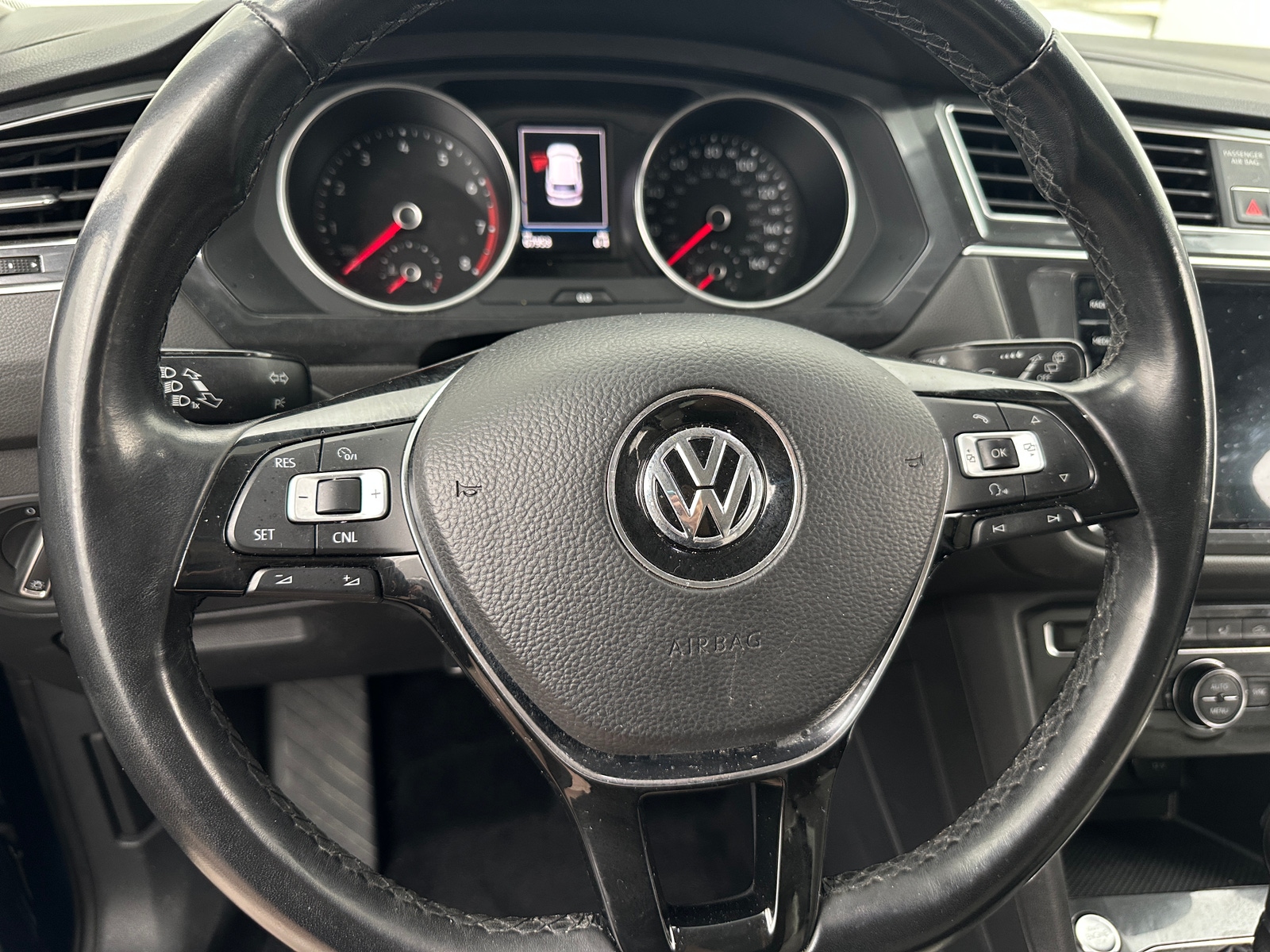 Thumbnail: 2018 Volkswagen Tiguan - 5