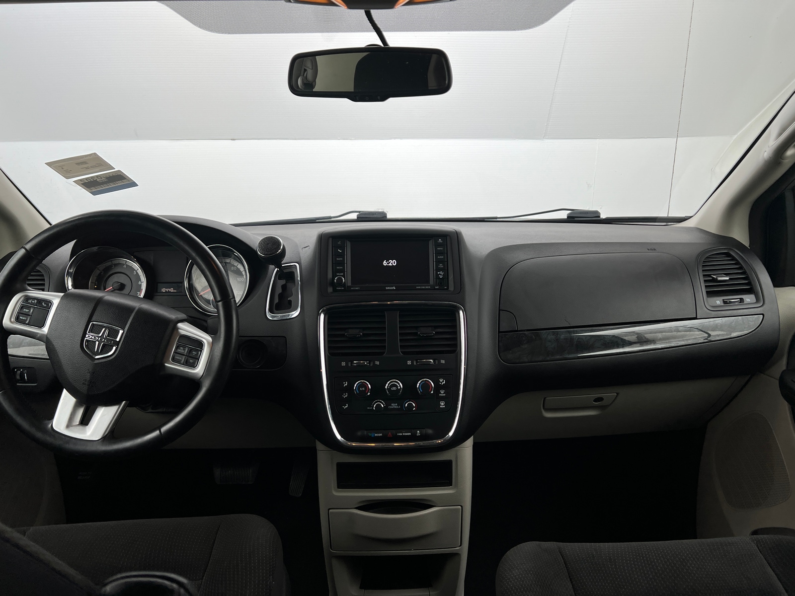 Thumbnail: 2017 Dodge Grand Caravan - 3