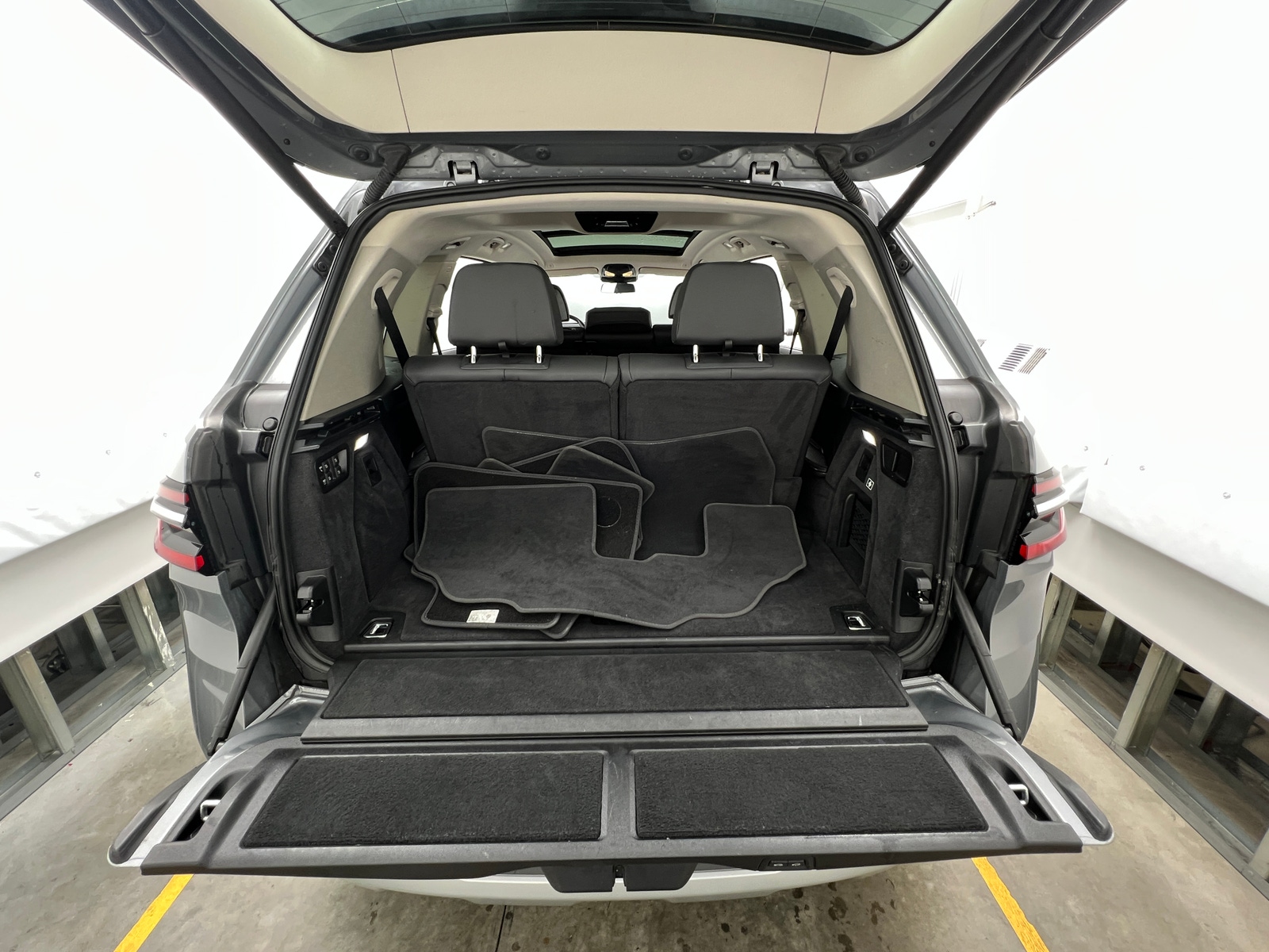 Thumbnail: 2024 BMW X7 - 6