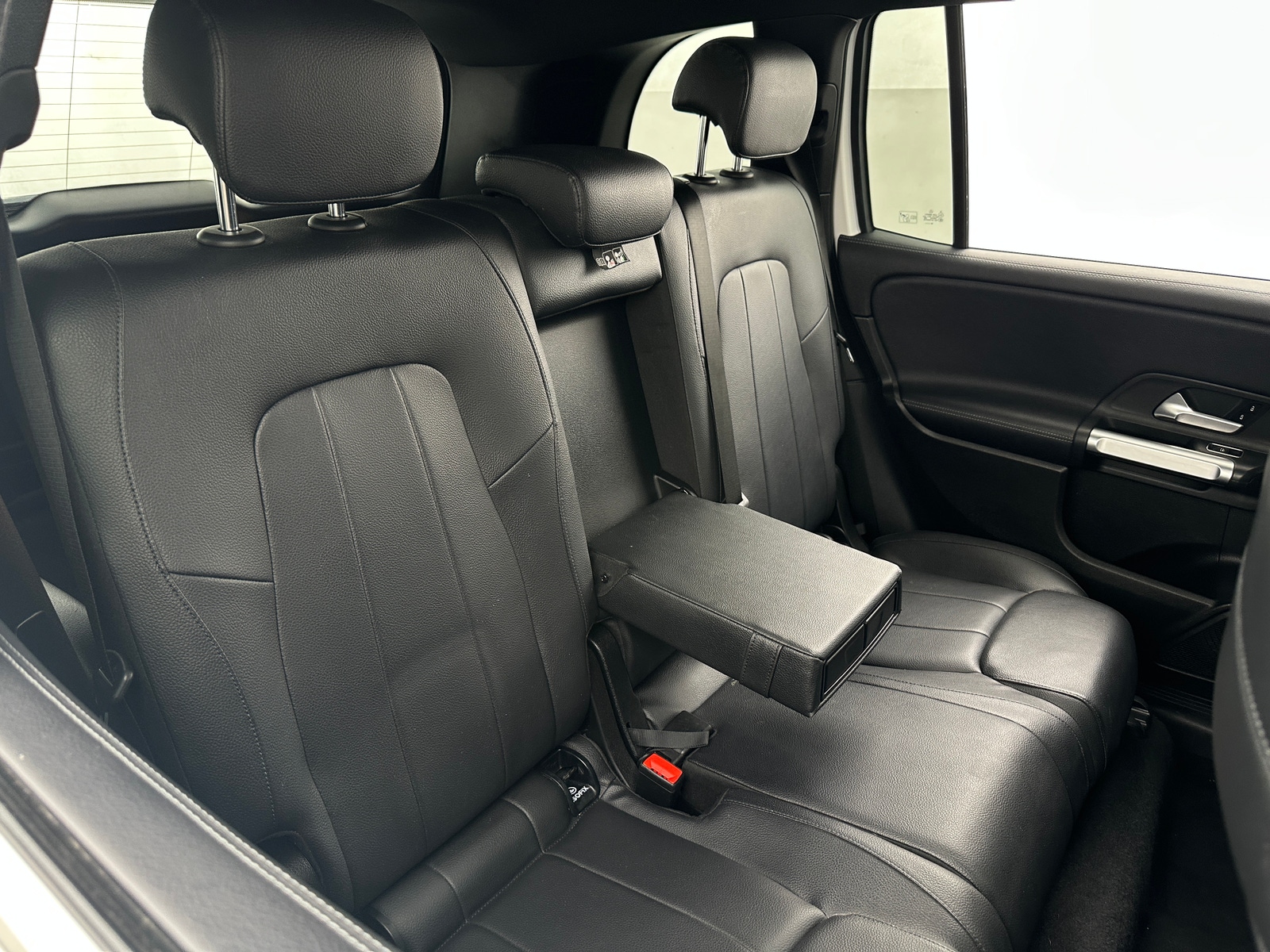 Thumbnail: 2020 Mercedes-Benz GLB - 5