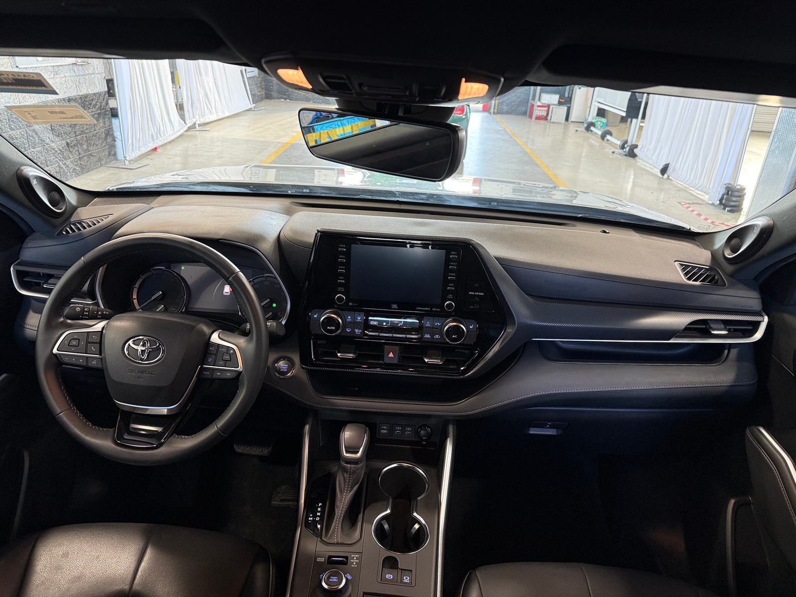 Thumbnail: 2022 Toyota Highlander - 2