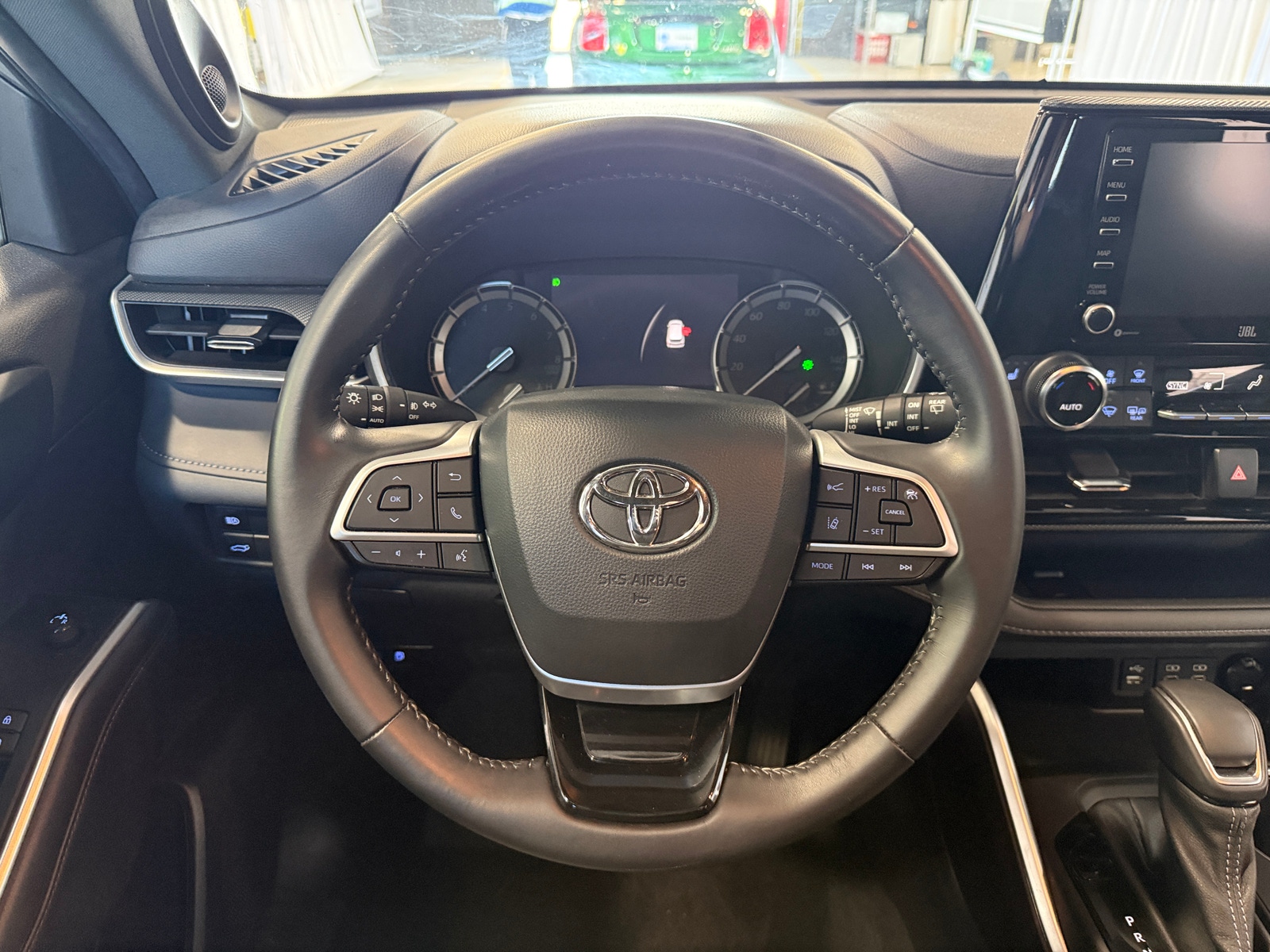 Thumbnail: 2022 Toyota Highlander - 4