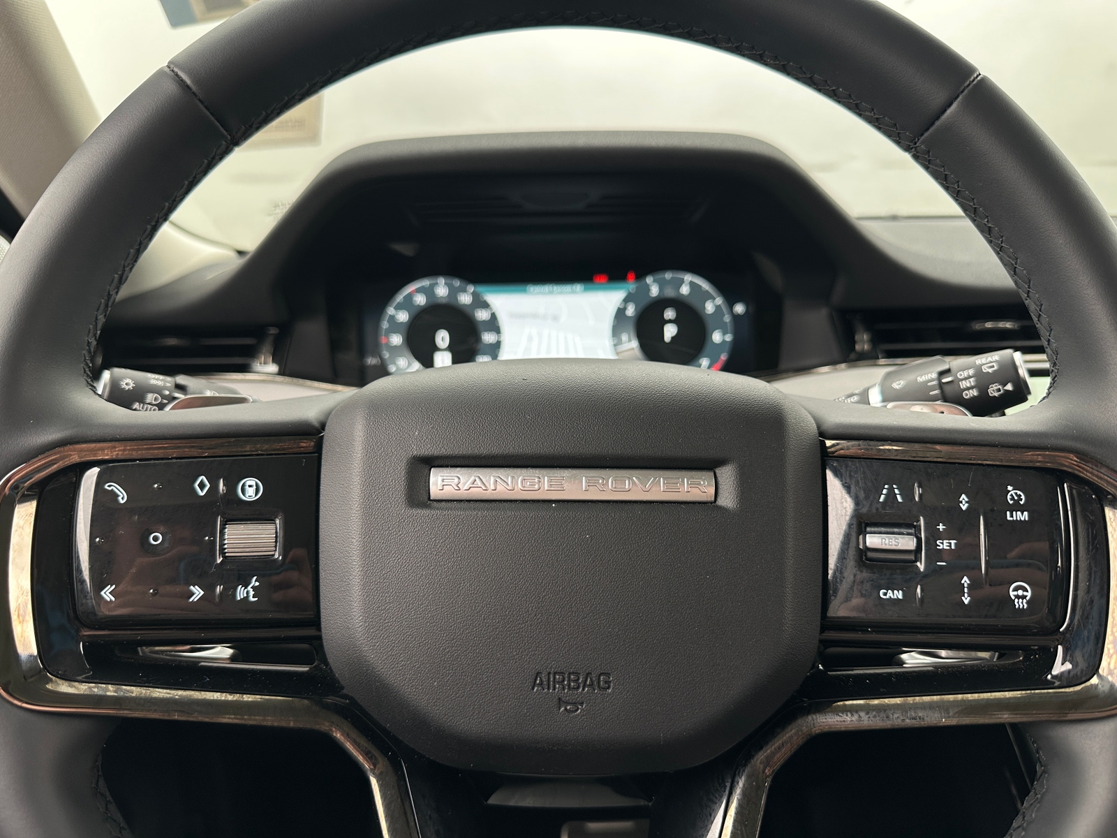 Thumbnail: 2025 Land Rover Range Rover Evoque - 4