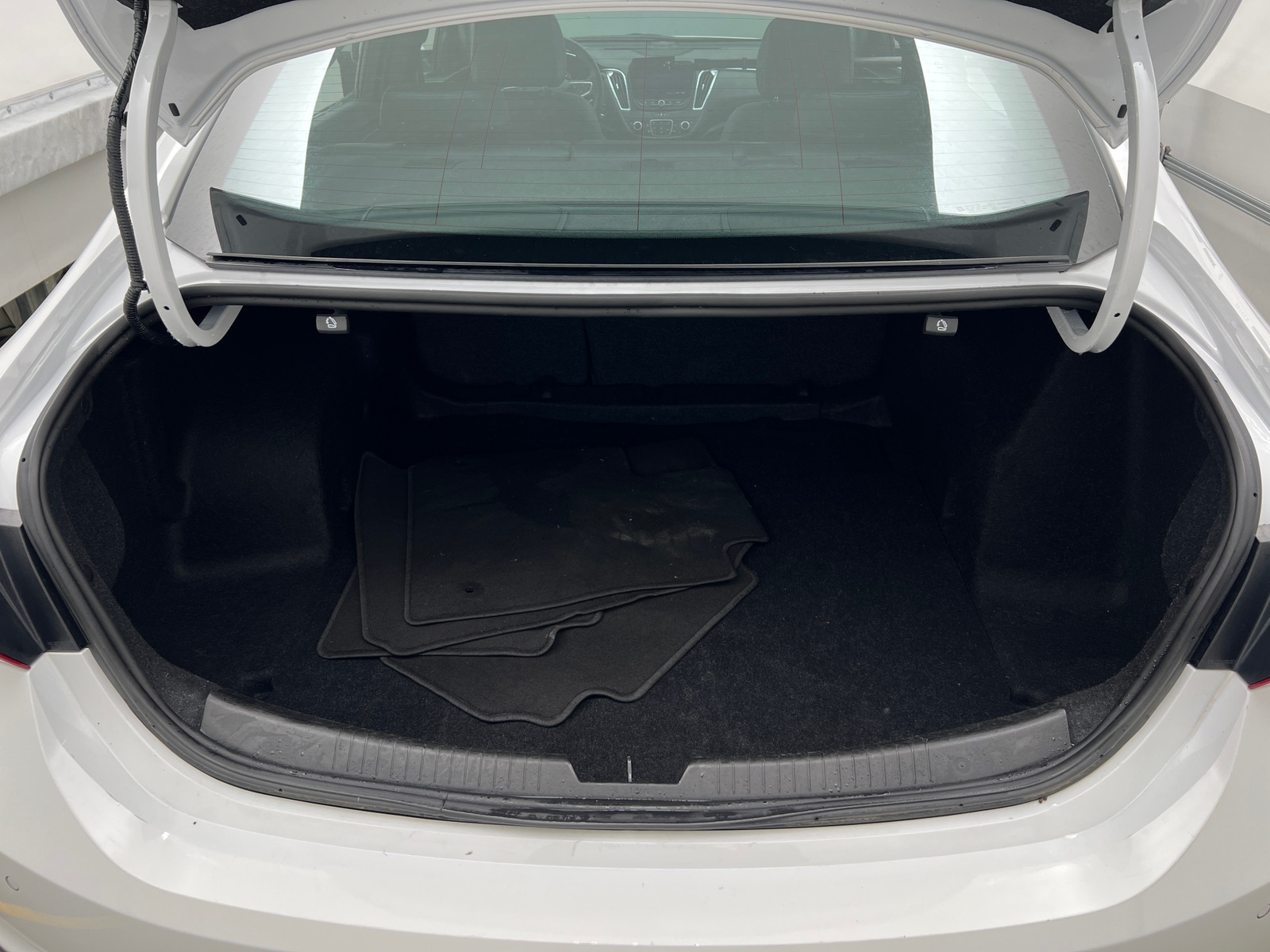 Thumbnail: 2024 Chevrolet Malibu - 6