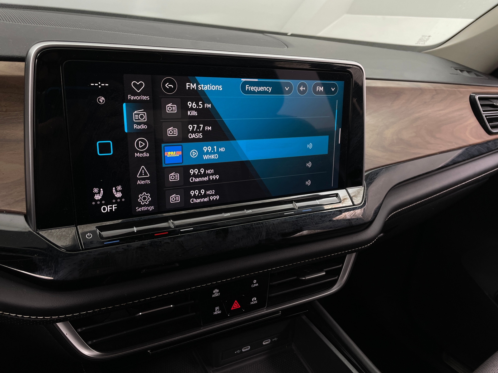 Thumbnail: 2024 Volkswagen Atlas - 3