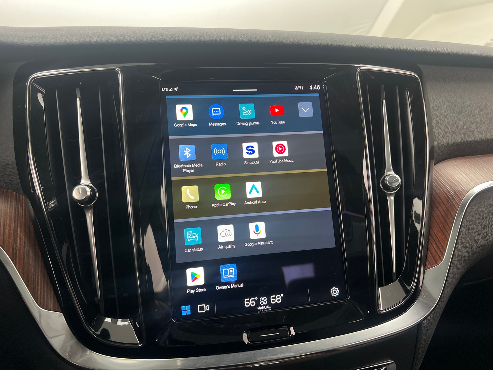 Thumbnail: 2024 Volvo S60 - 3